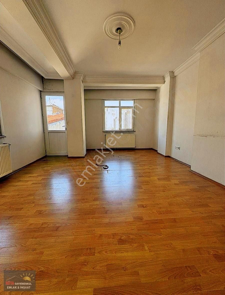 Rüya Gayrimenkul'den Kiralık Çift Balkonlu Ara Kat Daire
