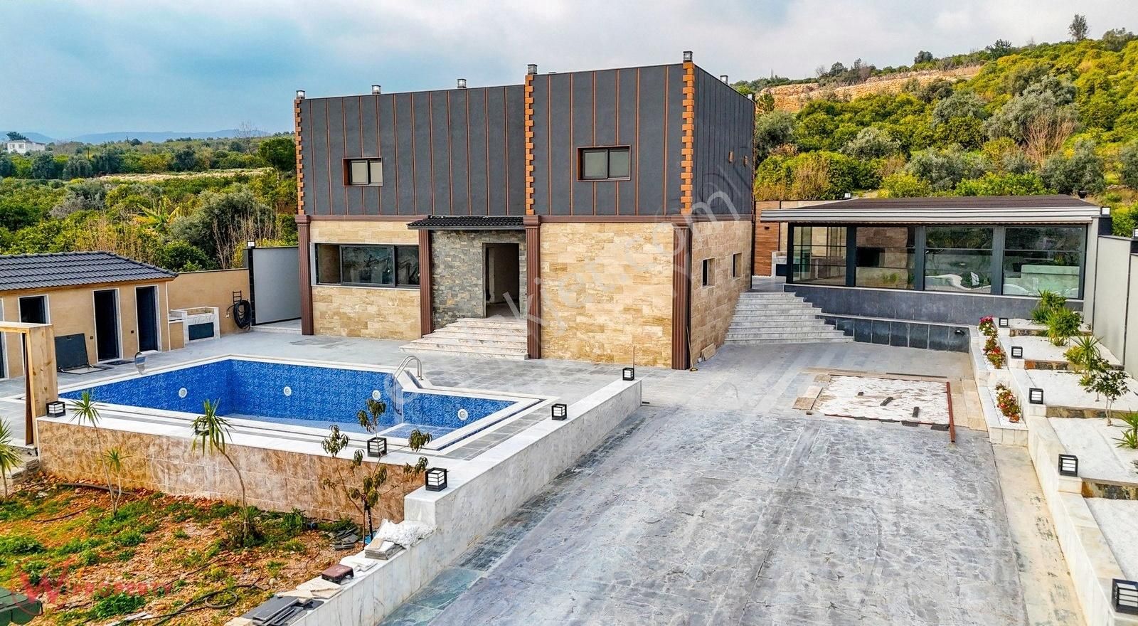 W Property'den Elvanlı'da 3115m2 Alan İçerisinde 4+1 Villa