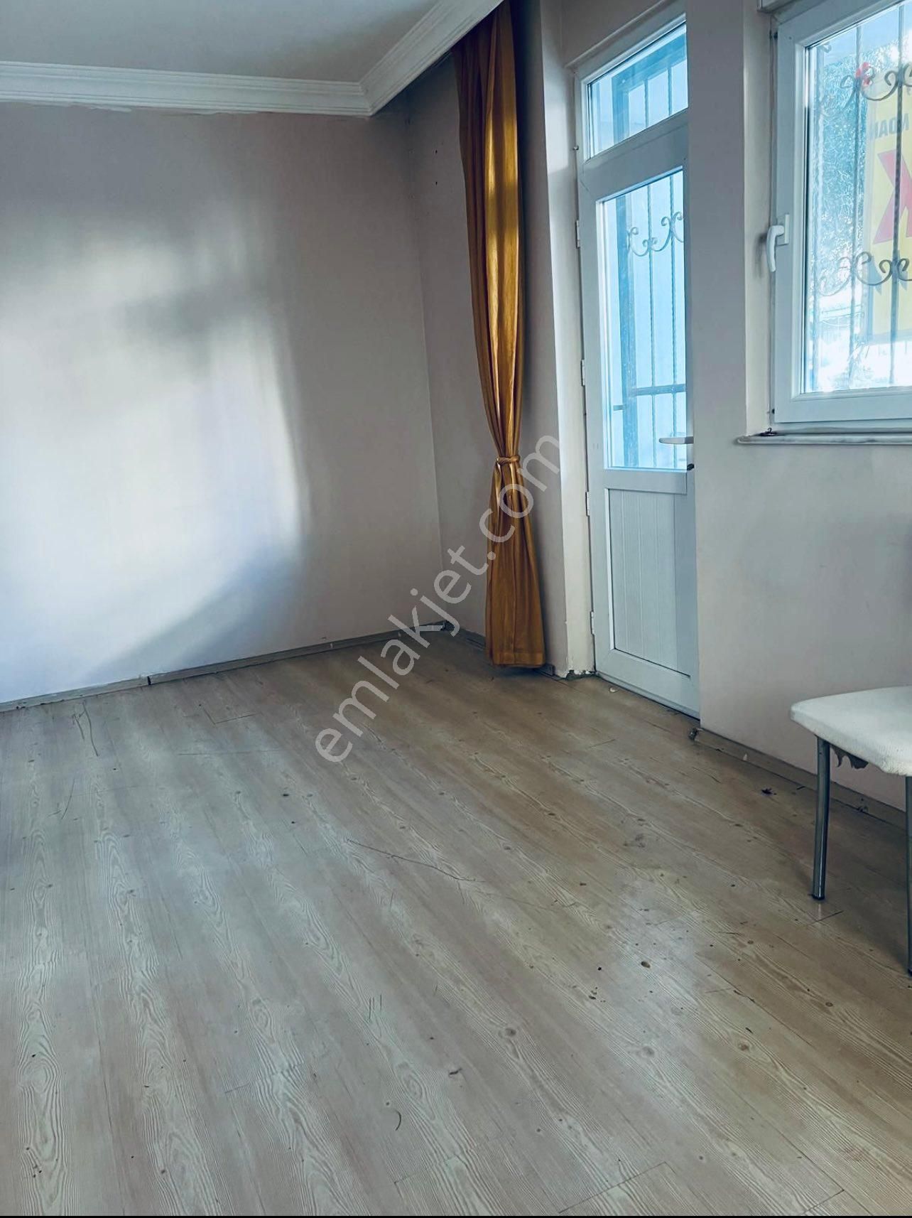 Ahatlı Üniversite Yakını Yüksek Giriş 1+1 ,3cepheli, Geniş, Çift Balkon Bahçe Kullanımlı