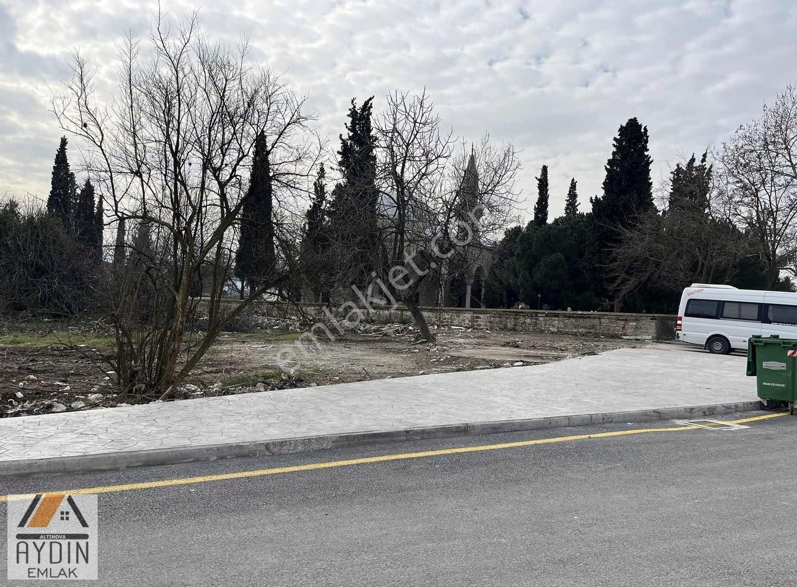 Altınova Tersaneler Bölgesi Hersek Köy Meydanında 2.042 M2 Arsa