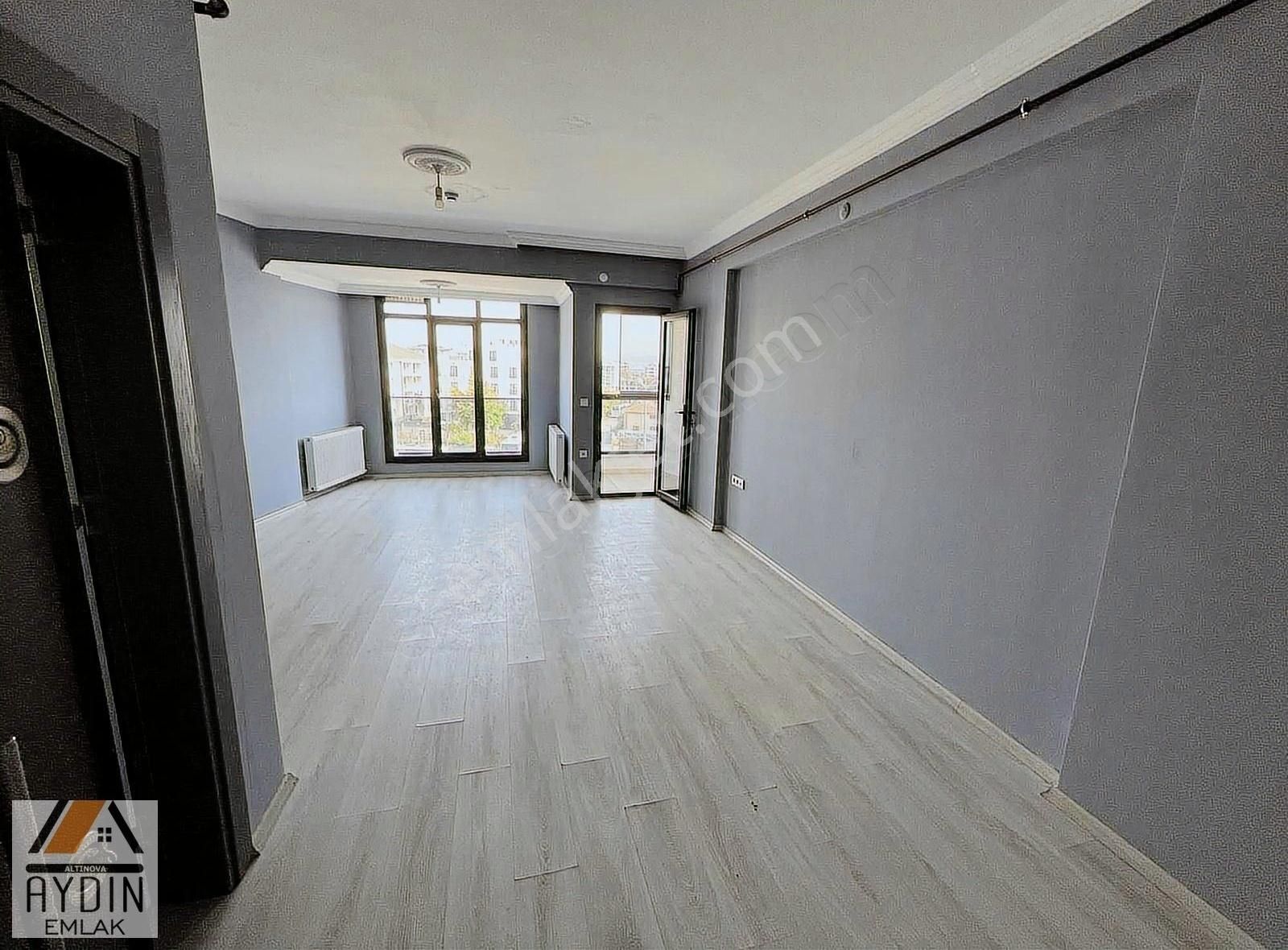 Altınova Merkezde Kiralık Ofis