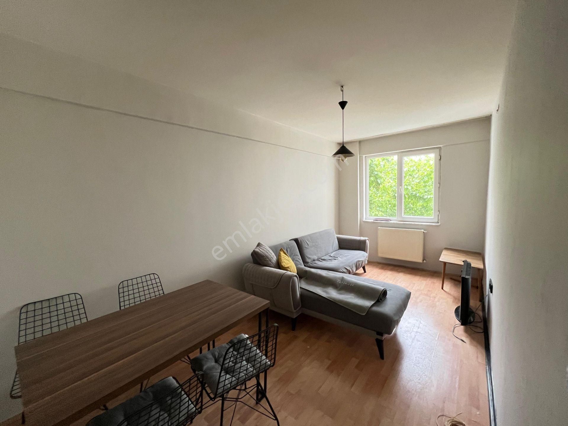 Akademi Emlak'tan Espark Yakını Eşyalı Ara Kat Kiralık 1+1