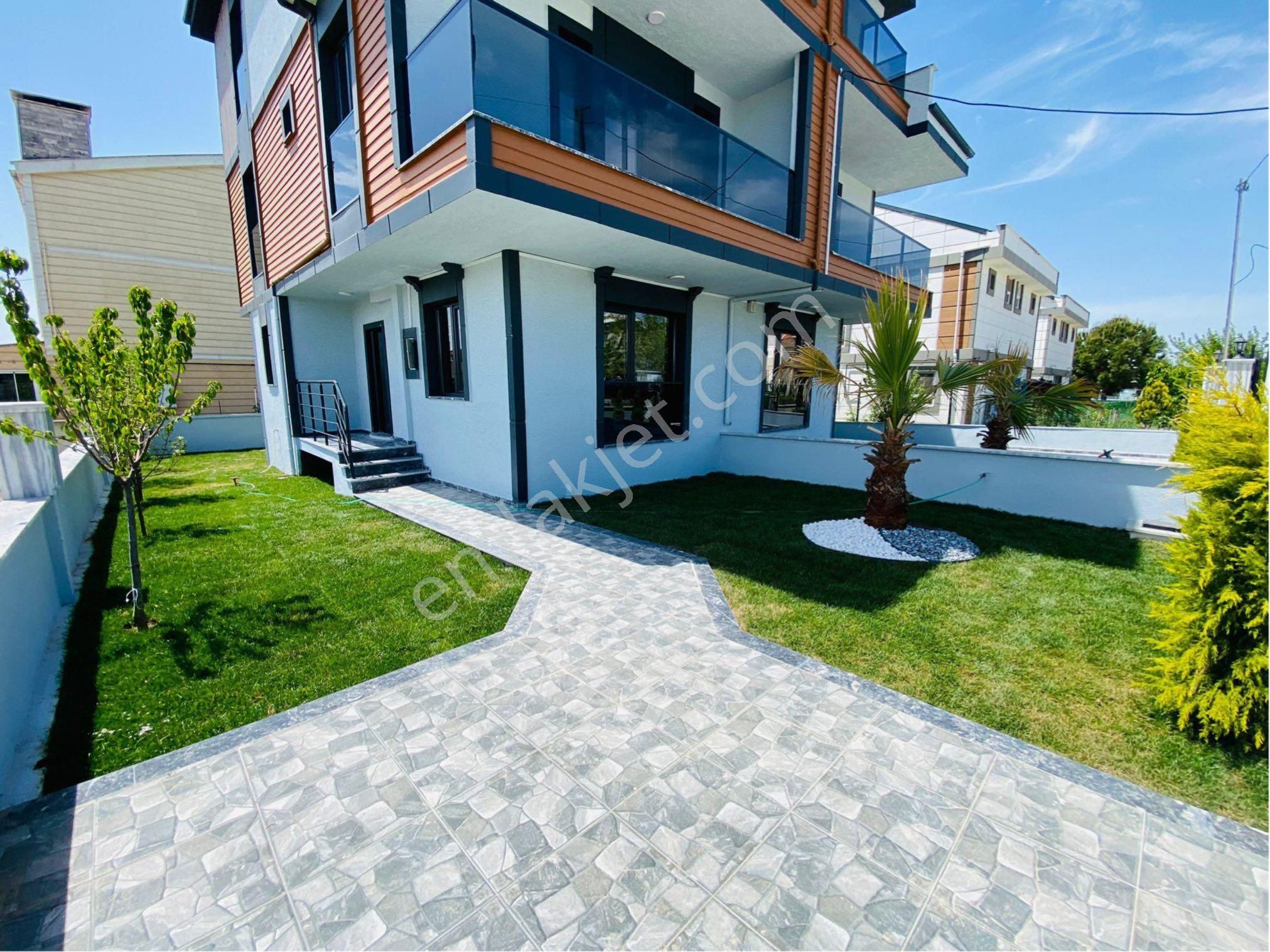Yeni Çiflikte Satılık Lüx Tiriplex Vila