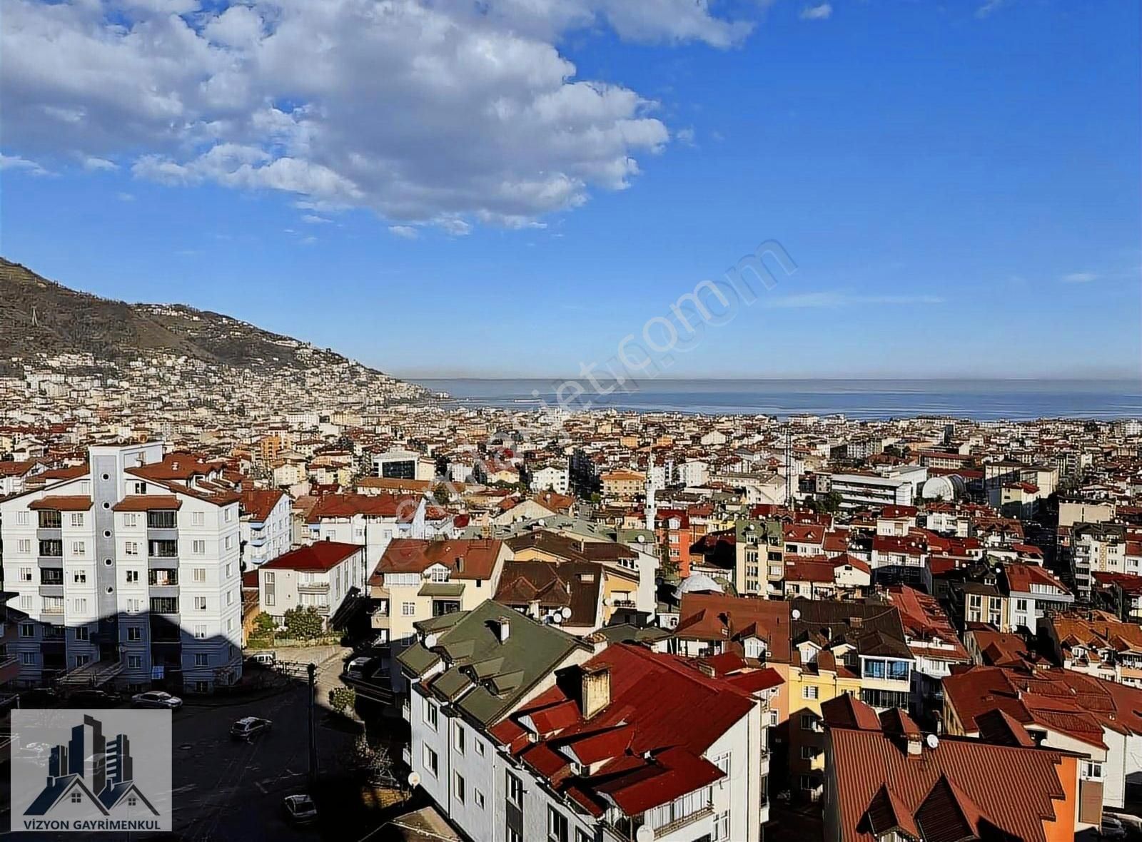 Vızyon'dan Manzaralı Site Dairesi