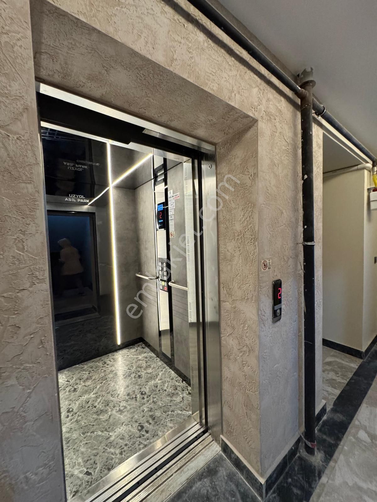 İzmir Karabağlar Devrim Mah.de Site İçersinde 2+1 Satılık Daire - Görsel 3