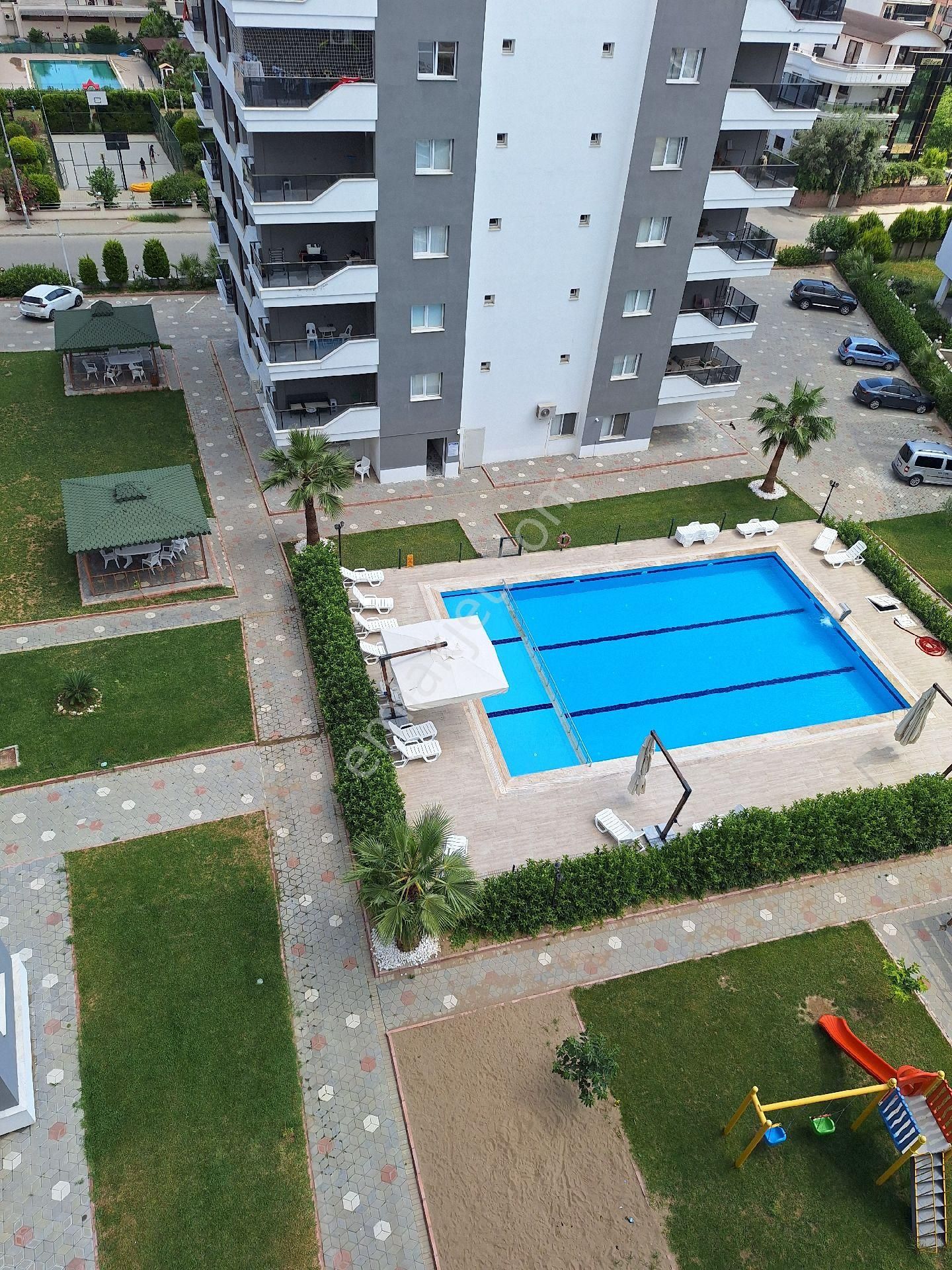 Zafer De Kiralık Site İçi