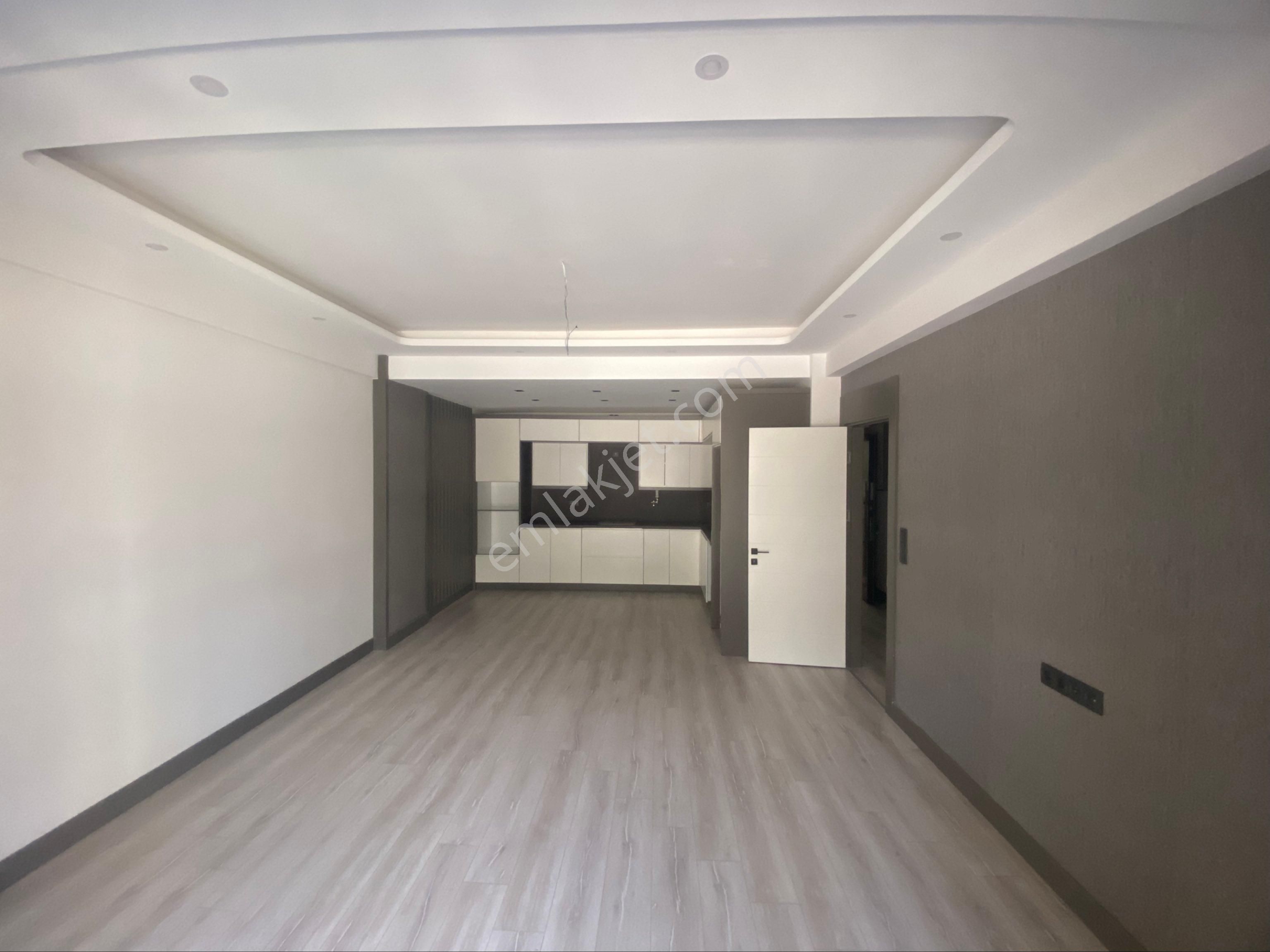 Güvenlikli Site İçinde Satılık 2+1 Bahçe Katı Daire