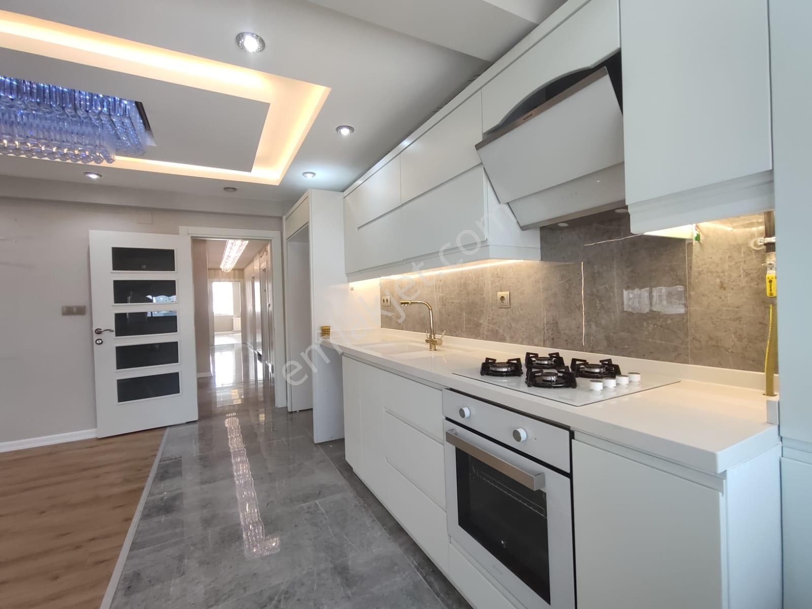 Amaç'dan Mükemmel Lokasyonda Süper Peyzajlı Nezih Site İçinde 4+1 Özel Yapım Viip Daire
