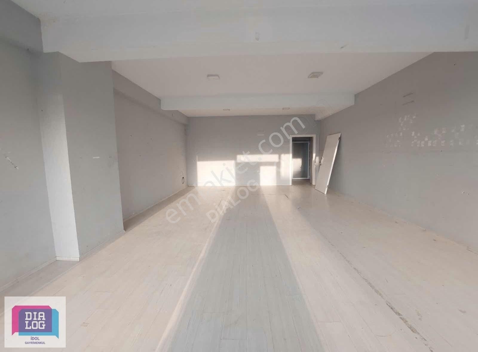 Demirci Ana Cadde Üzeri Satılık 90 M2 İşyeri Dtr İdol