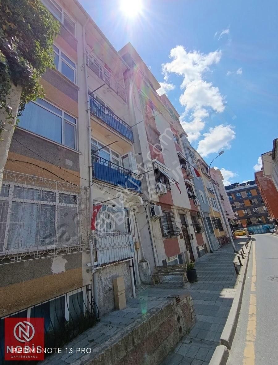 Üsküdar Bağlarbaşı Metro'ya Yakın Mevkide 2+1 Satılık Daire