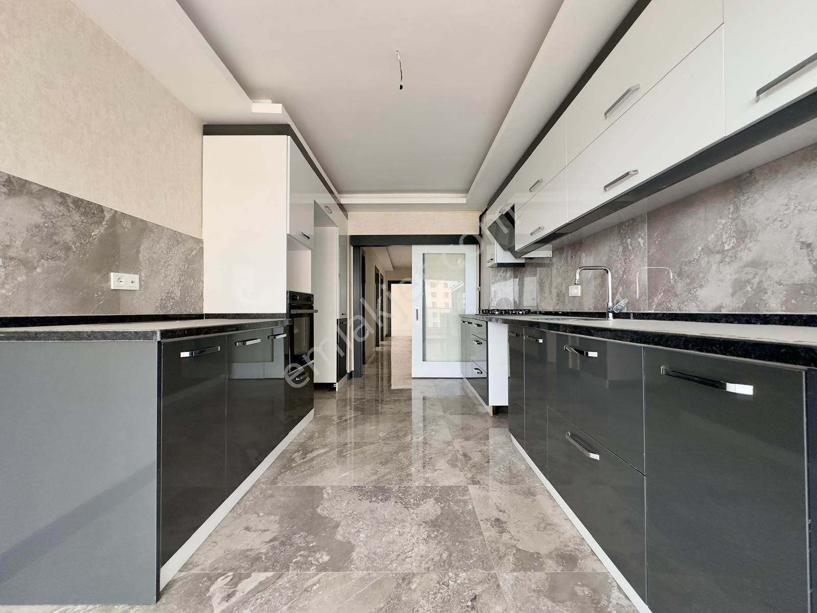 Kalecik Emlak'tan Hastane Yakını Ön Cephe Site İçi 4+1 180m²