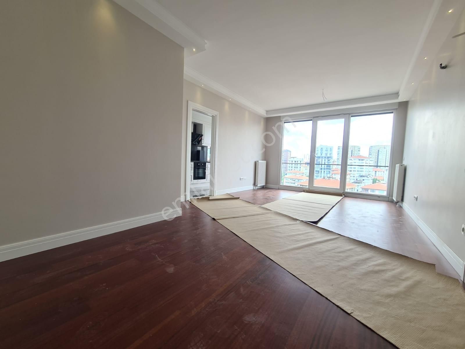 Suadiyede Güvenlikli Binada 2+1 Ebeveynli Sıfır Daire Emlak Masası
