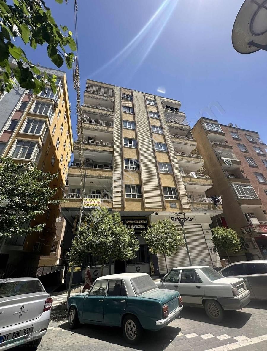 Bahçelievlerde Mükkemel Lokasyonda Satılık 3+1 Daire