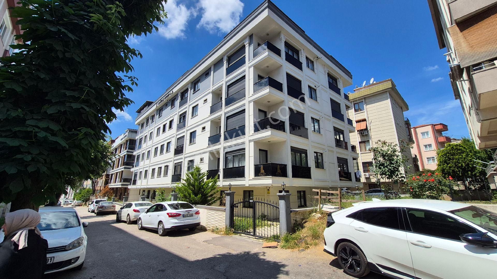 Maltepe Küçükyalıda, Metroya,e-5 E Yakın, Büyük Ferah 3+1 Dublex Daire