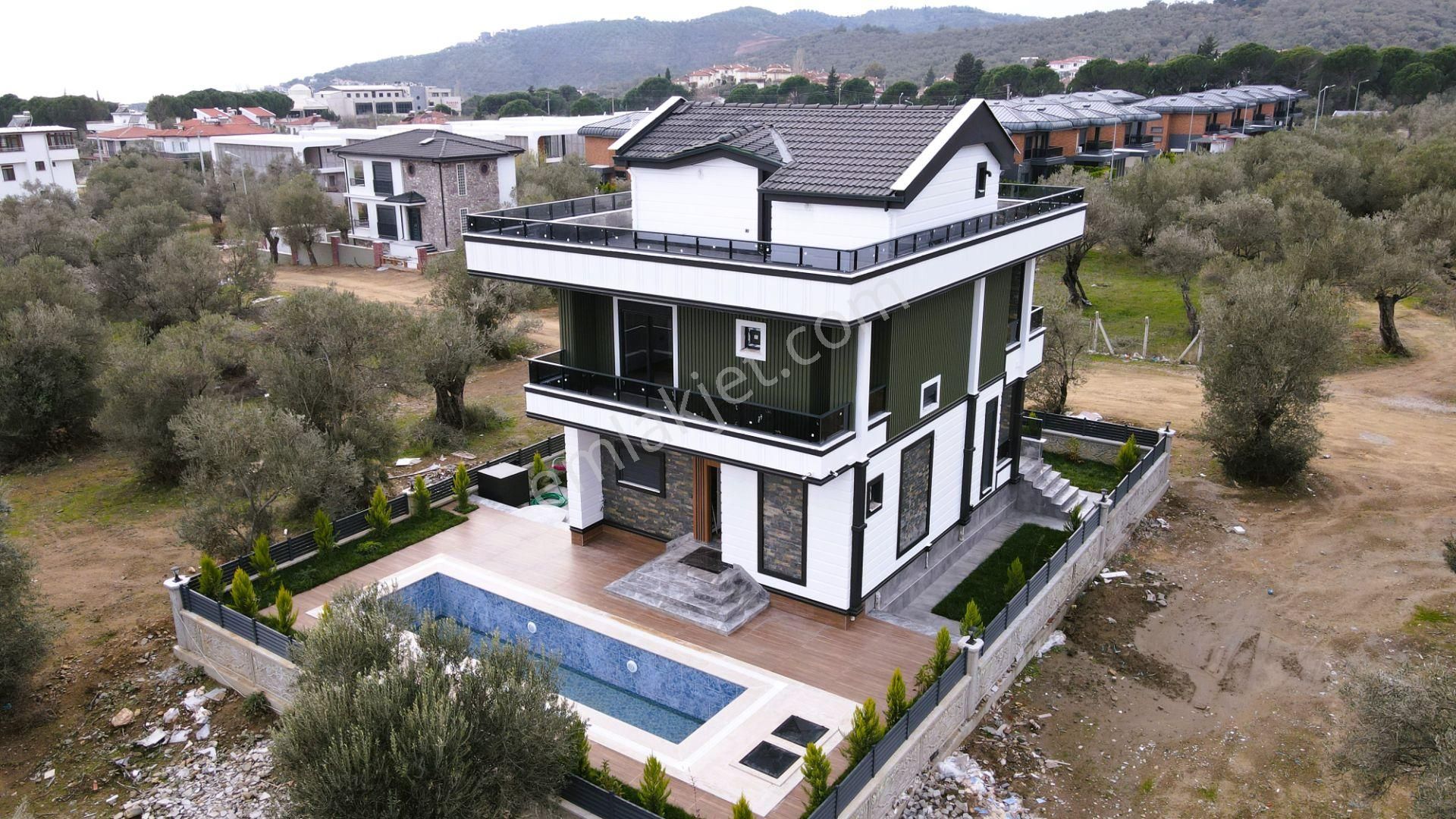 Irmaksudan Güre De Modern Mimarisi Havuzlu 4+1 Villa