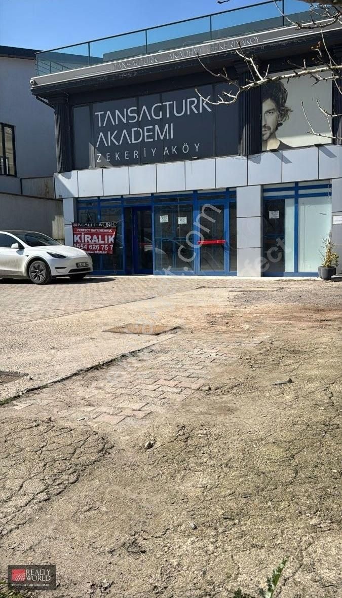 *realty World* Zekeriyaköy 1.ci Cadde Cepheli 500m2 Dükkân