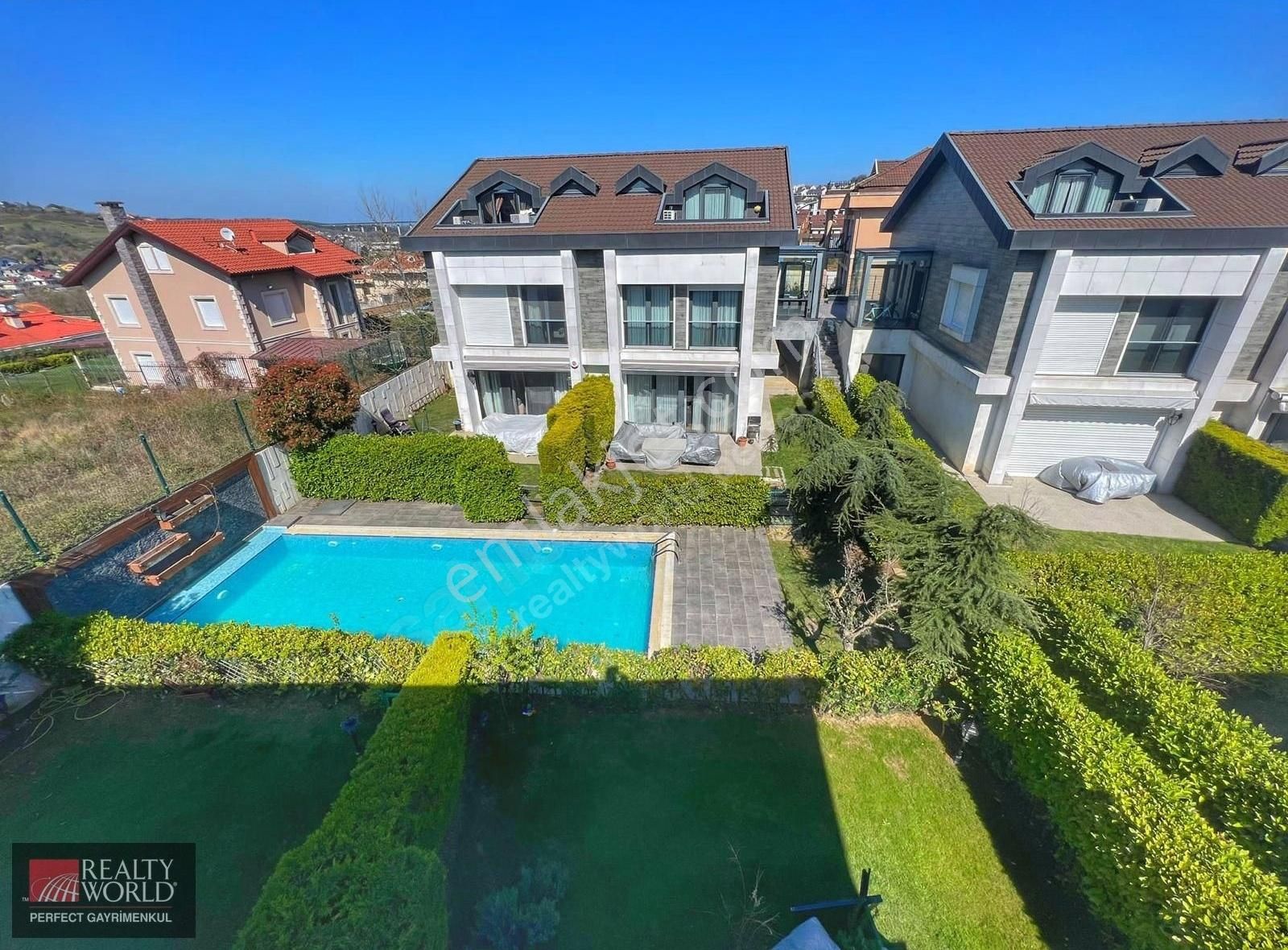 *rw Perfect*zekeriyaköyde Butik Sitede Satılık 4+1 İkiz Villa