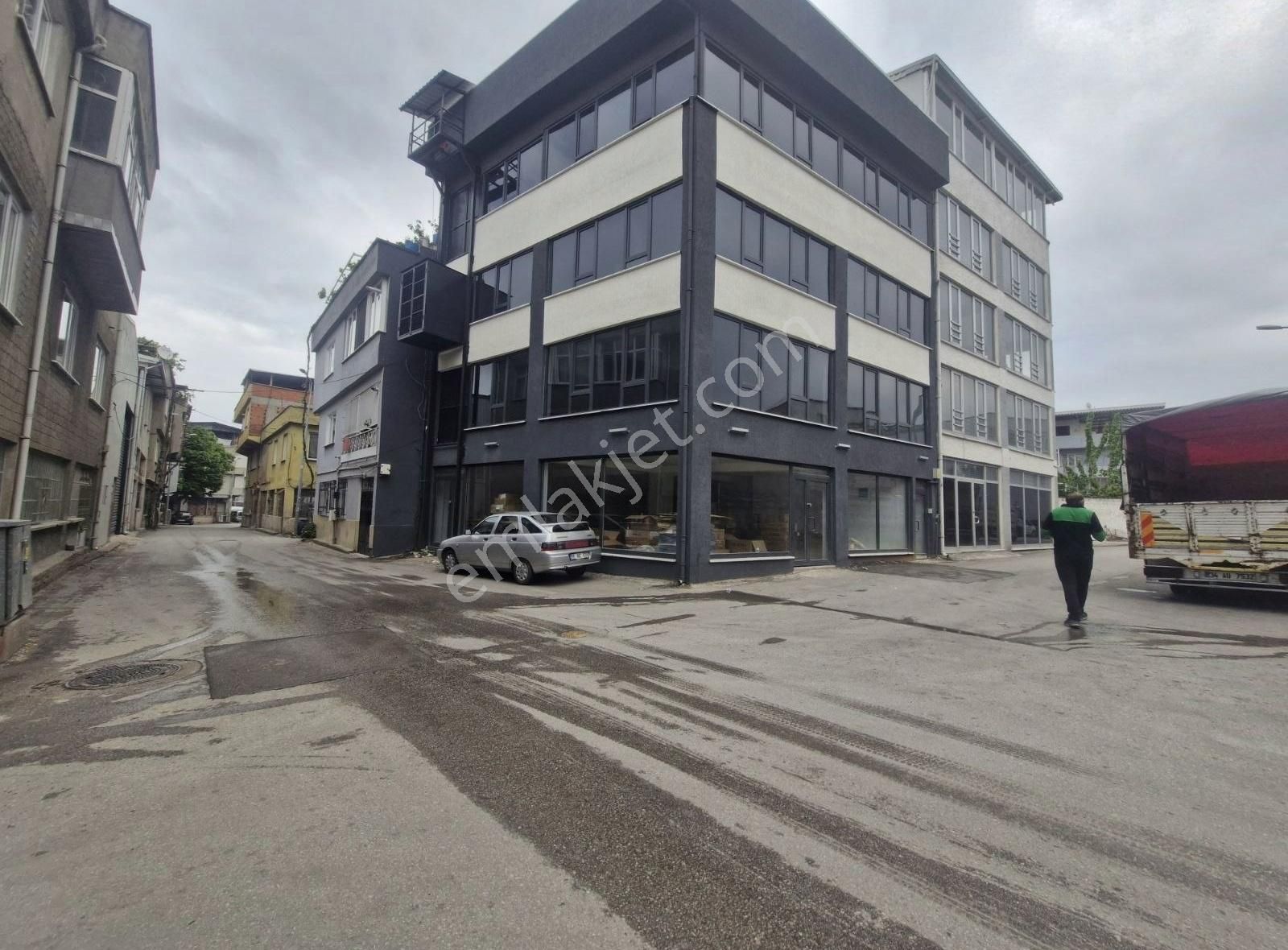 Vişne Bölgesinde Kiralık Komple Bina - Görsel 3