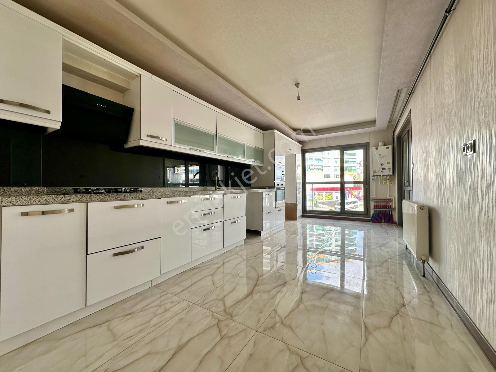 Kalecik Emlak'tan Lüks Site'de Geniş Ve Ferah Giy.odalı, 4+1