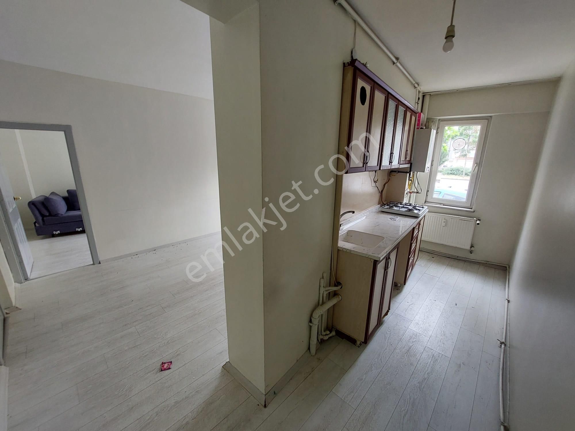Recep Ümit Emlaktan Hatboyu -1 Caddesi Üzerinde Asansörlü , Ayrı Mutfaklı Kiralık 1+1 Daire