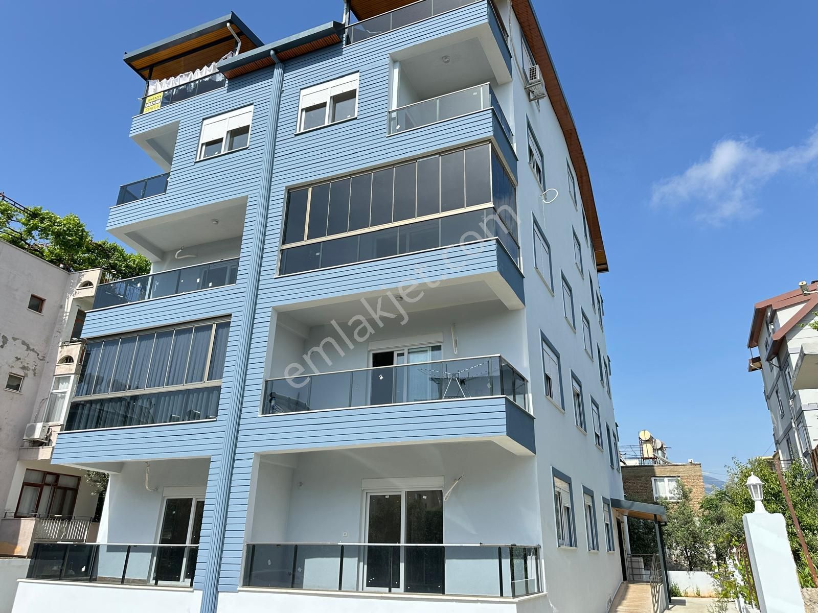 Aydın Mahallesınde Cam Balkonlu 2+1 Satılık Daıre