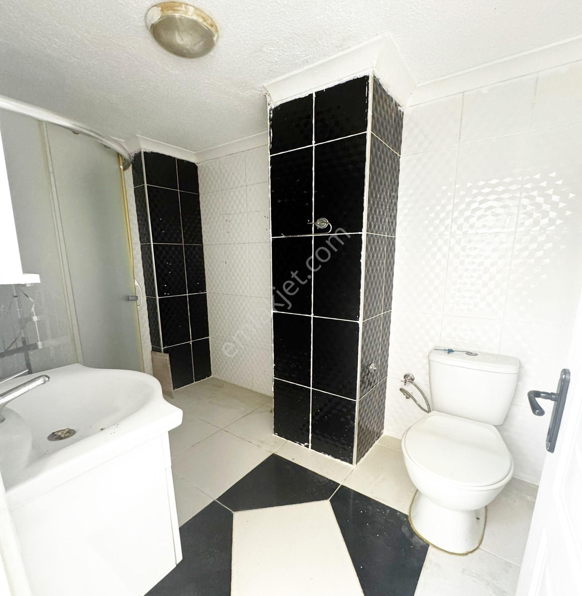 Metrobüsün Dibinde Lüks 120 M2 2+1 Kış Bahçeli Oturuma Hazır Satılık Daire - Görsel 16