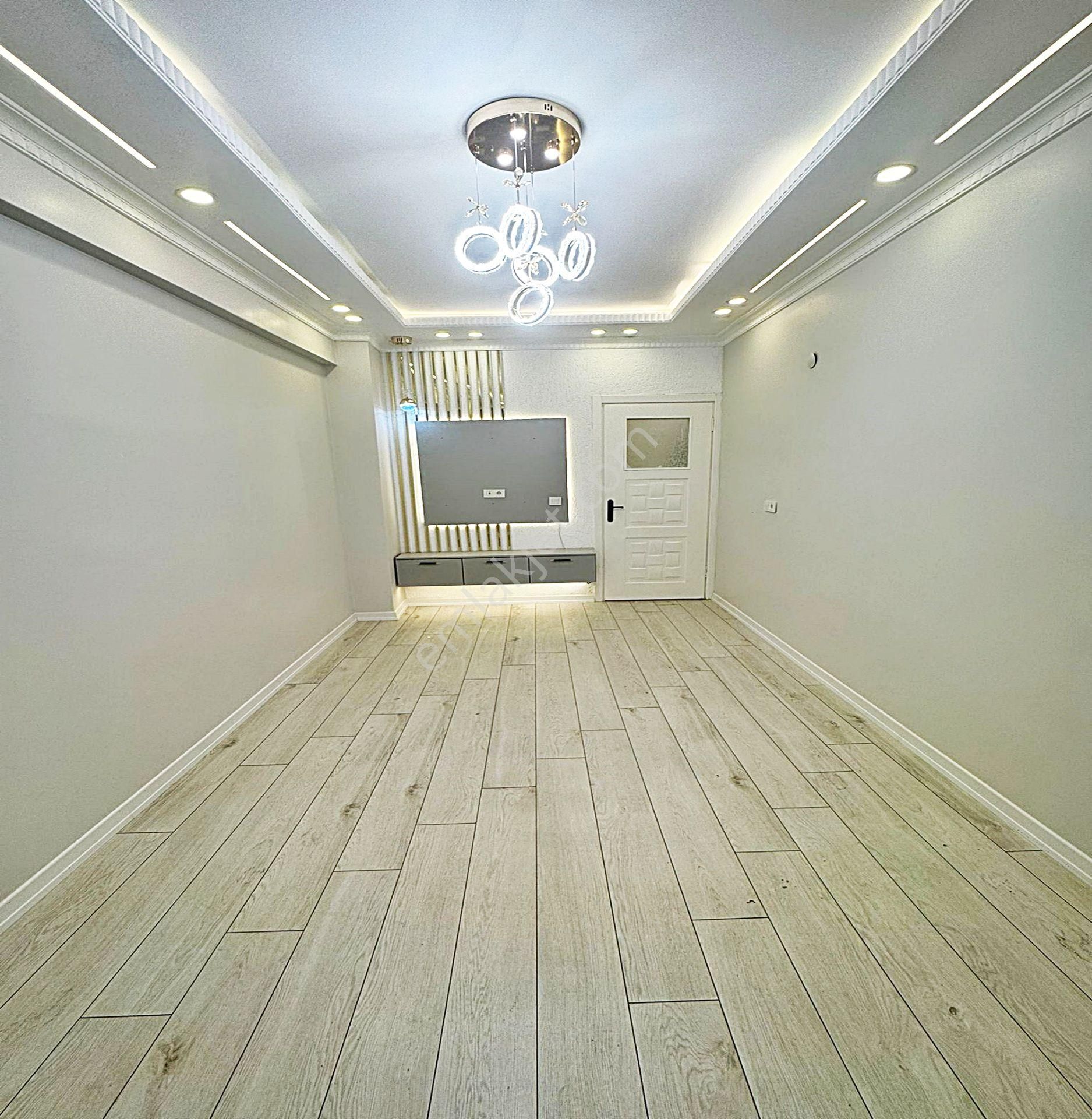 Metrobüsün Dibinde Lüks 120 M2 2+1 Kış Bahçeli Oturuma Hazır Satılık Daire - Görsel 4