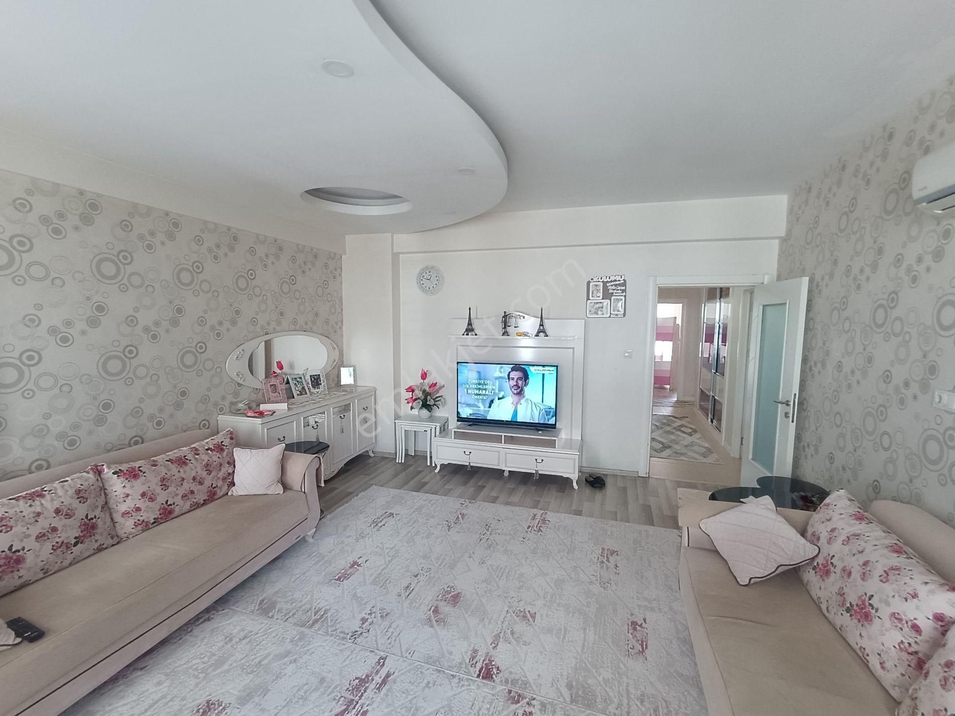 Bağcılar Yeni Hal Karşısı Göletli Civarı 2. Parselde Satılık 3+1 Fırsat Daire
