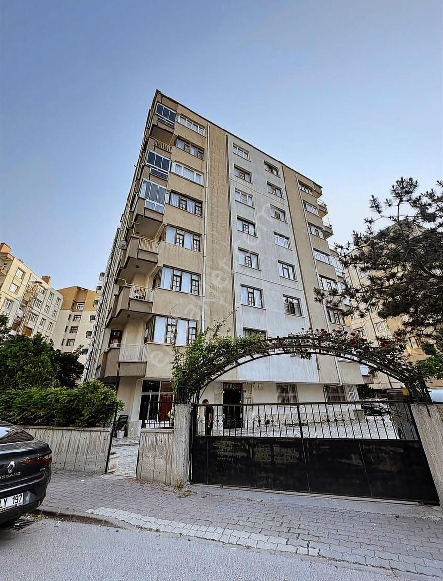 Acil Işıklar Mah. Site İçerisinde Arakat 3+1 Satılık