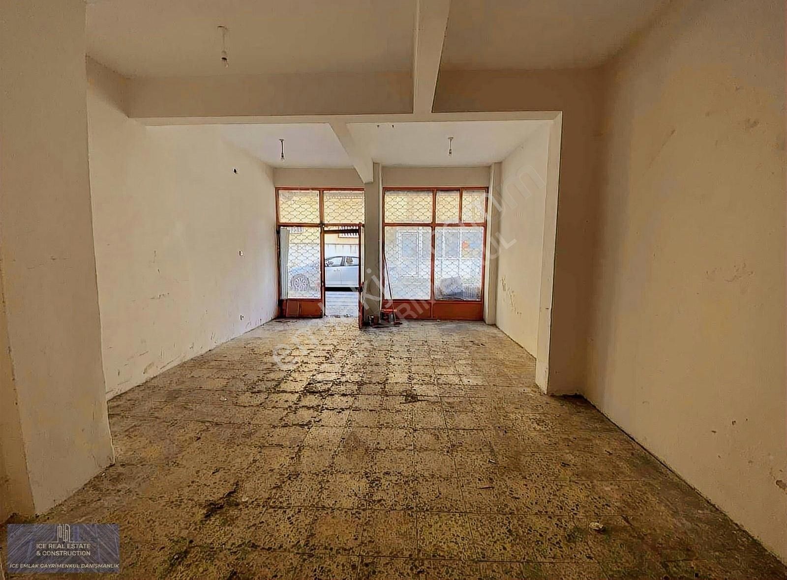 İçerenköy Mah. Merkezi Konumda Kiralık Dükkan,depo