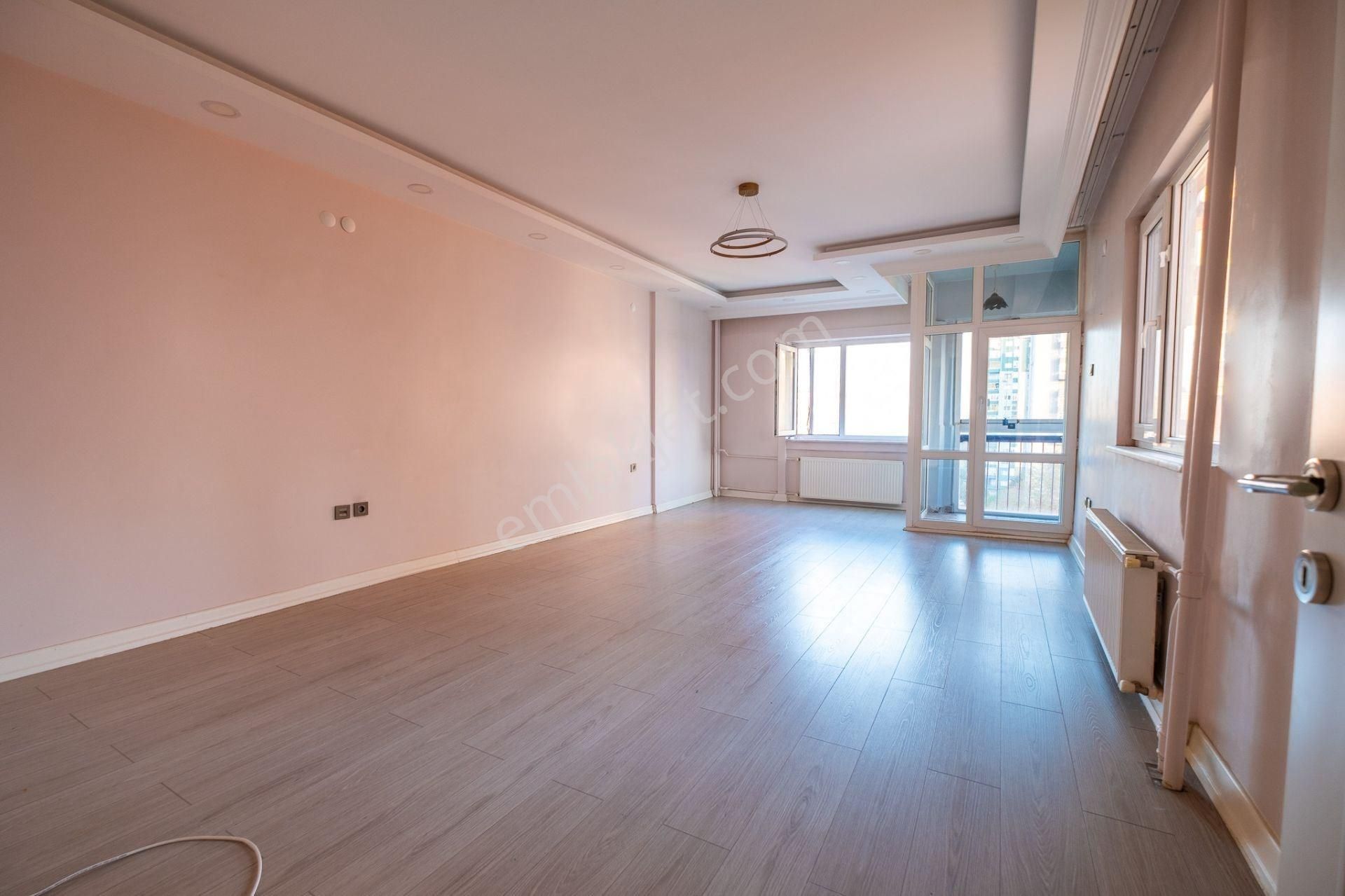 Ataköy 5.kısım 'da Tadilatlı 3+1 Satılık Daire