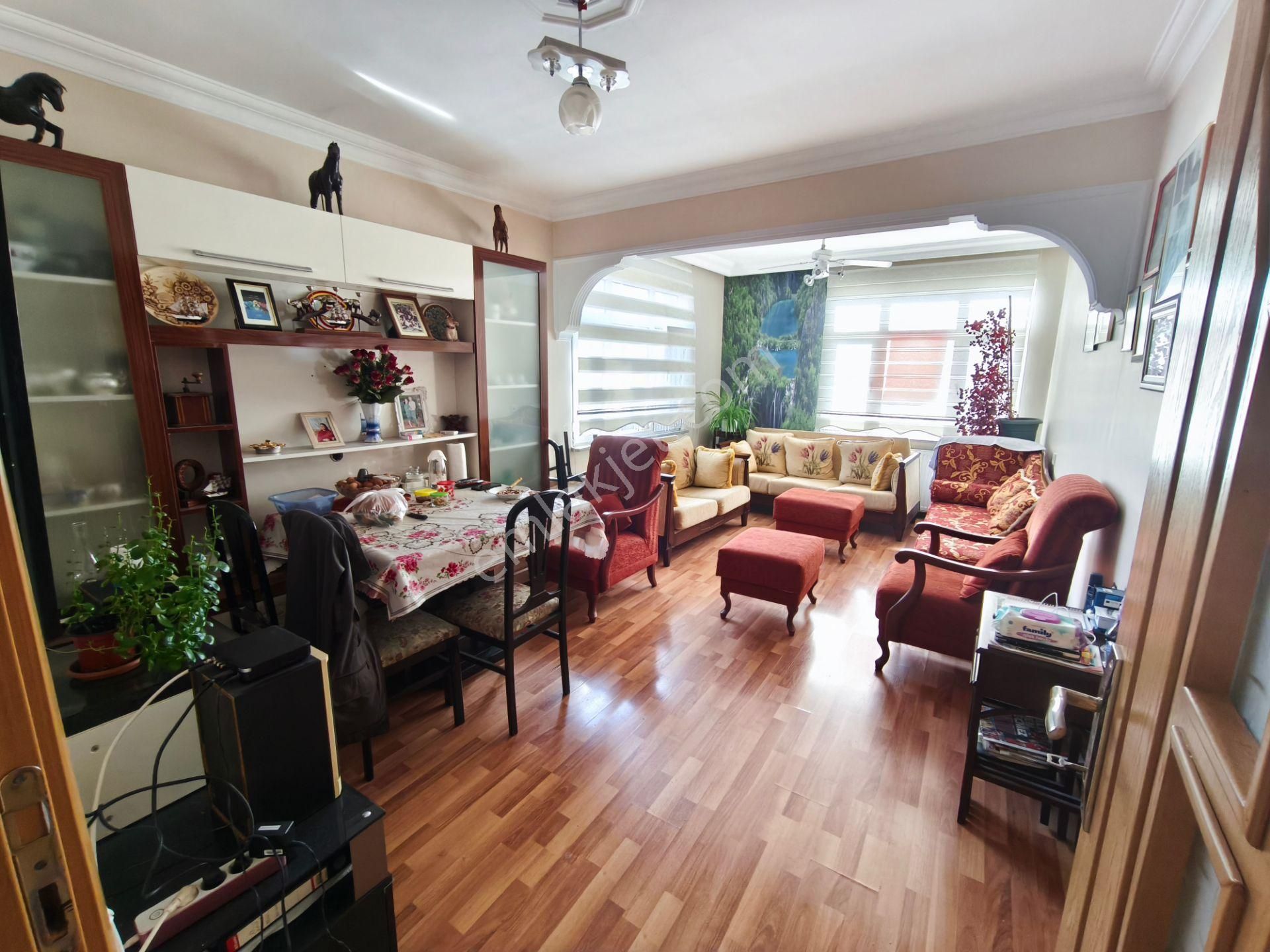 Eyüp Nişancı 2+1 / 85m2 / 4.kat / Metrobüse 2-3 Dk / Kombili / Bakımlı / Yatırımlık