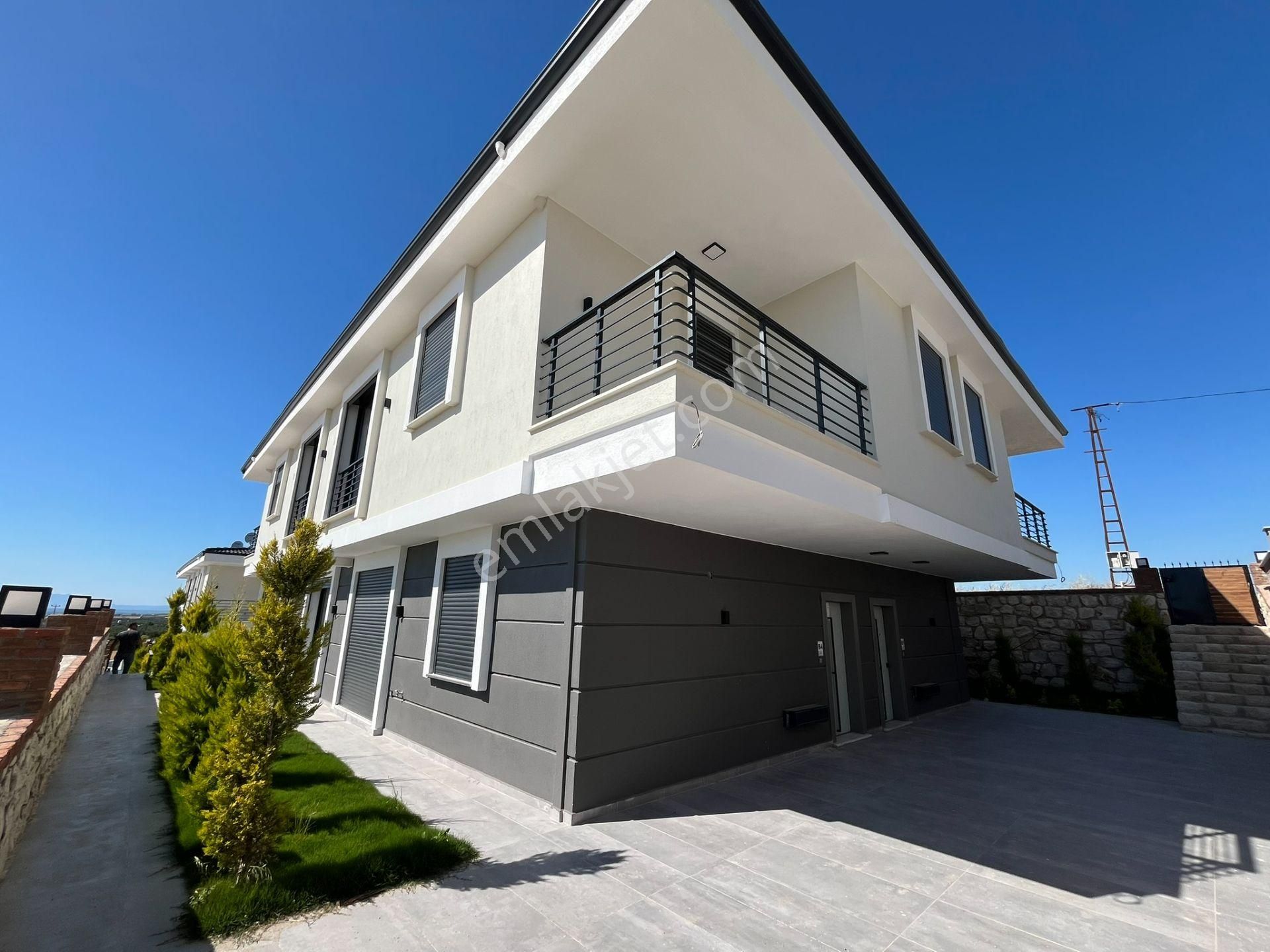 Didim Hisar'da Havuzlu Sitede, Deniz Manzaralı, Eşyalı Ve Sıfır 3+1 Villa
