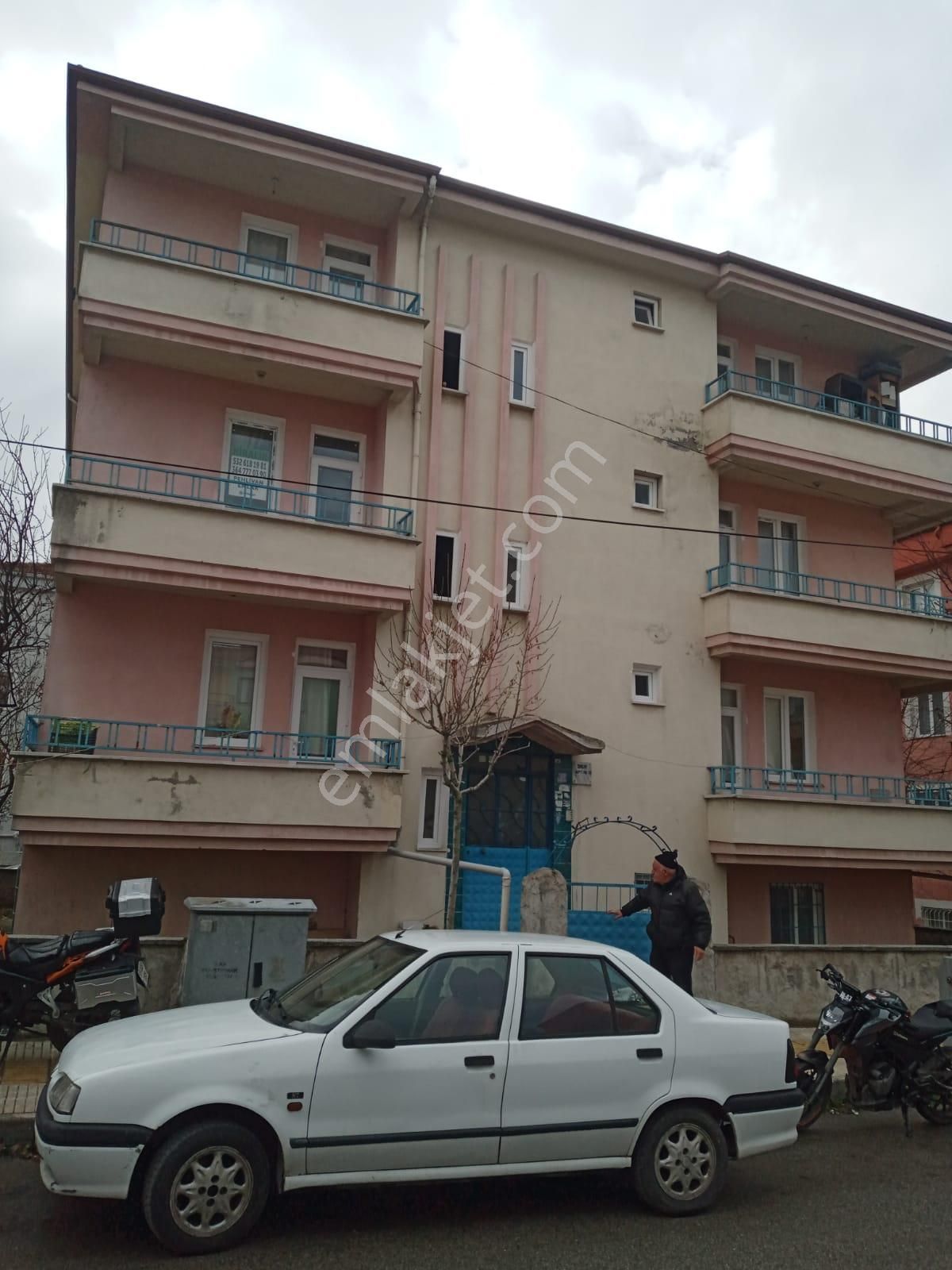 Çorum Pehlivan Emlaktan Ulukavak Mah Özrahman Camisi Yanında Satılık Komple 3 Katlı Bina