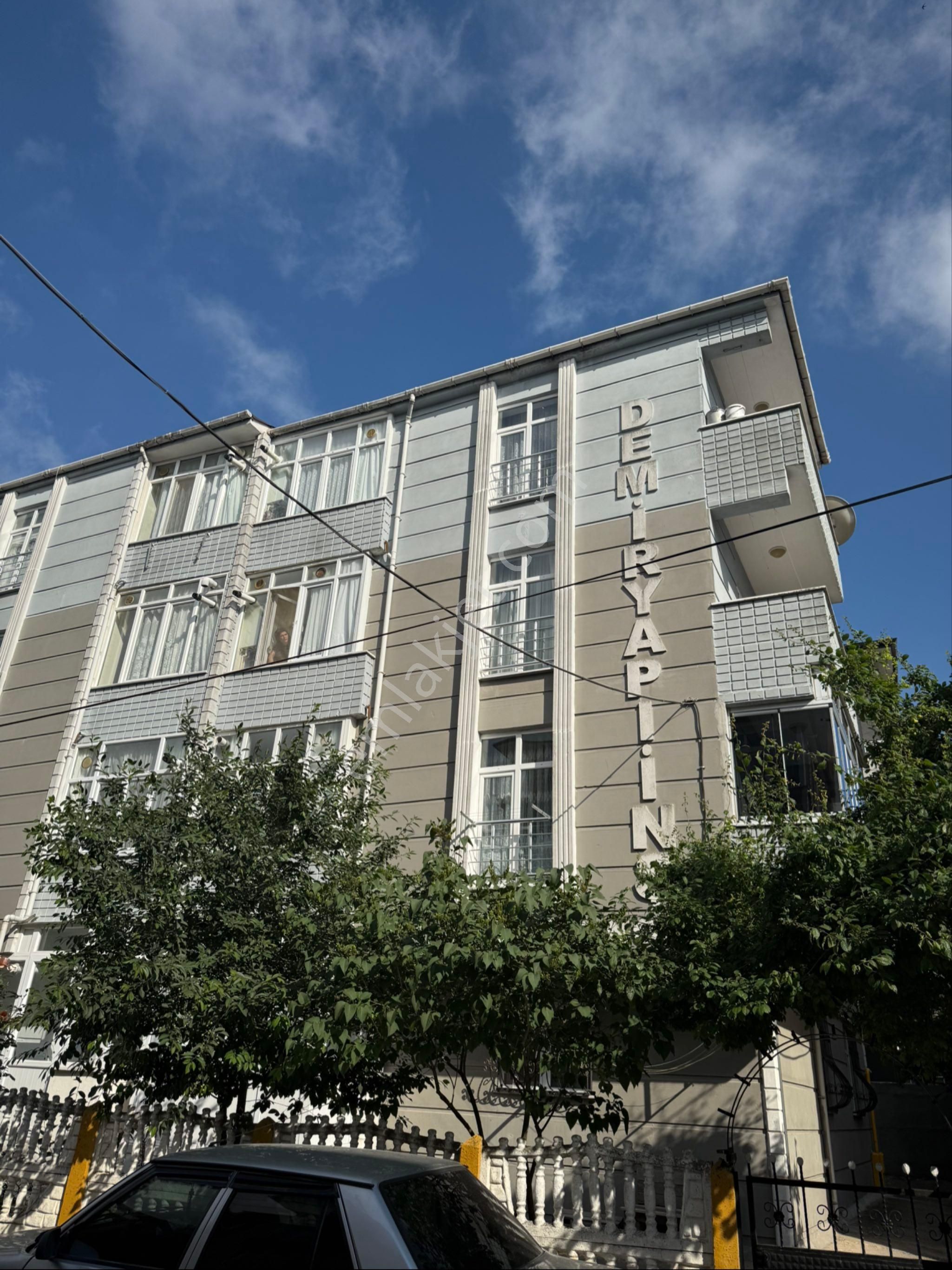 Kapaklı Cumhuriyet Mahallesi Satılık 2+1 Merkezi Konumda Daire