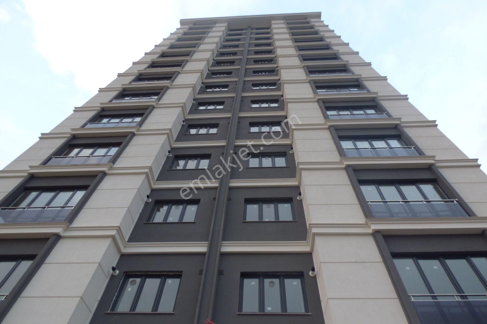 Ataşehir İnönüde Kapalı Otoparklı Binada 125m2 3+1 Arakat