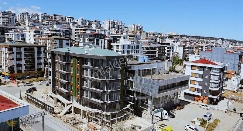Hem Ana Yola Hem Toplu Konuta Cephe 250m2 Dükkan