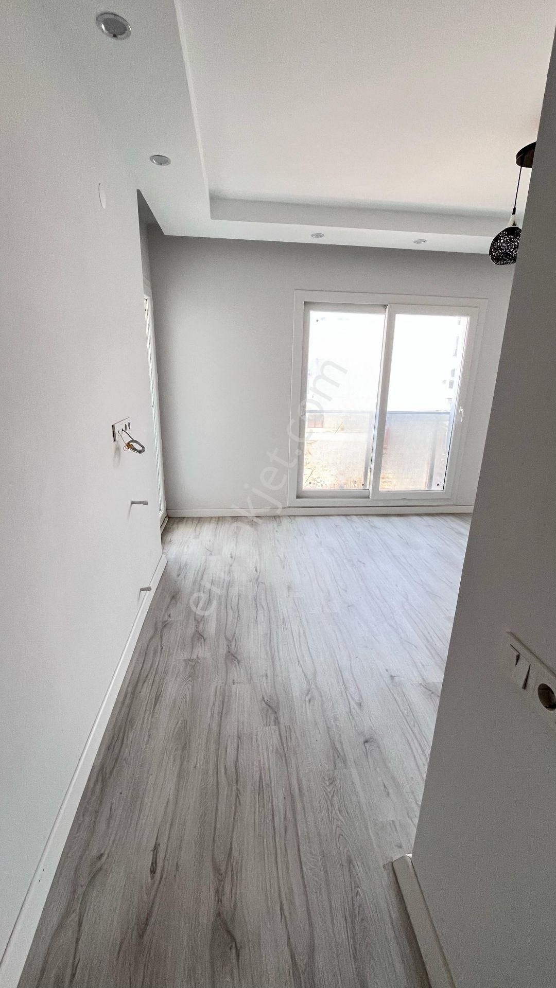 Efeler Mahallesinde 1+1 Sıfır Daire