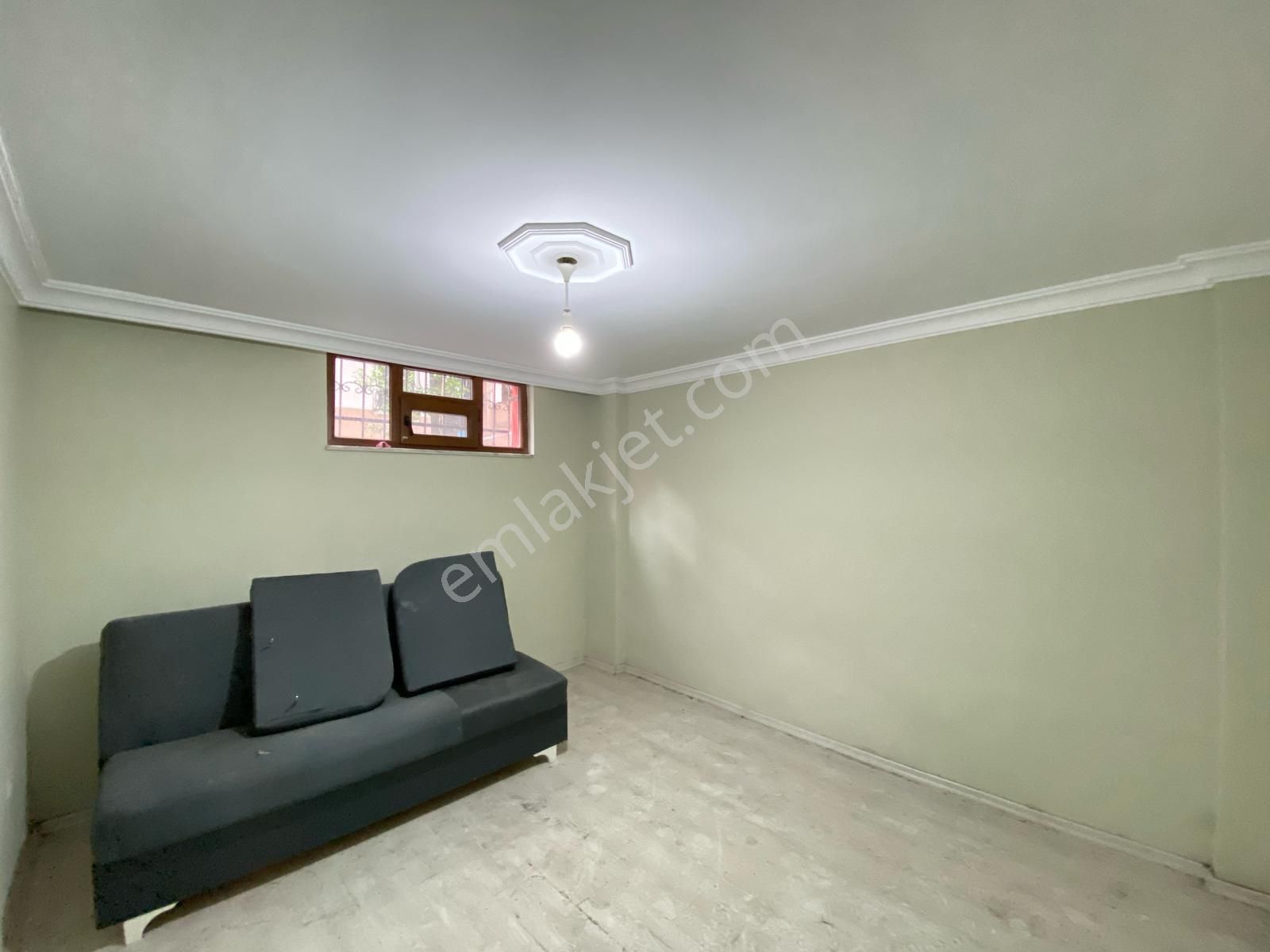 Eyüpsultanda Emniyettepede Satılık 2+1 Bodrum Kat