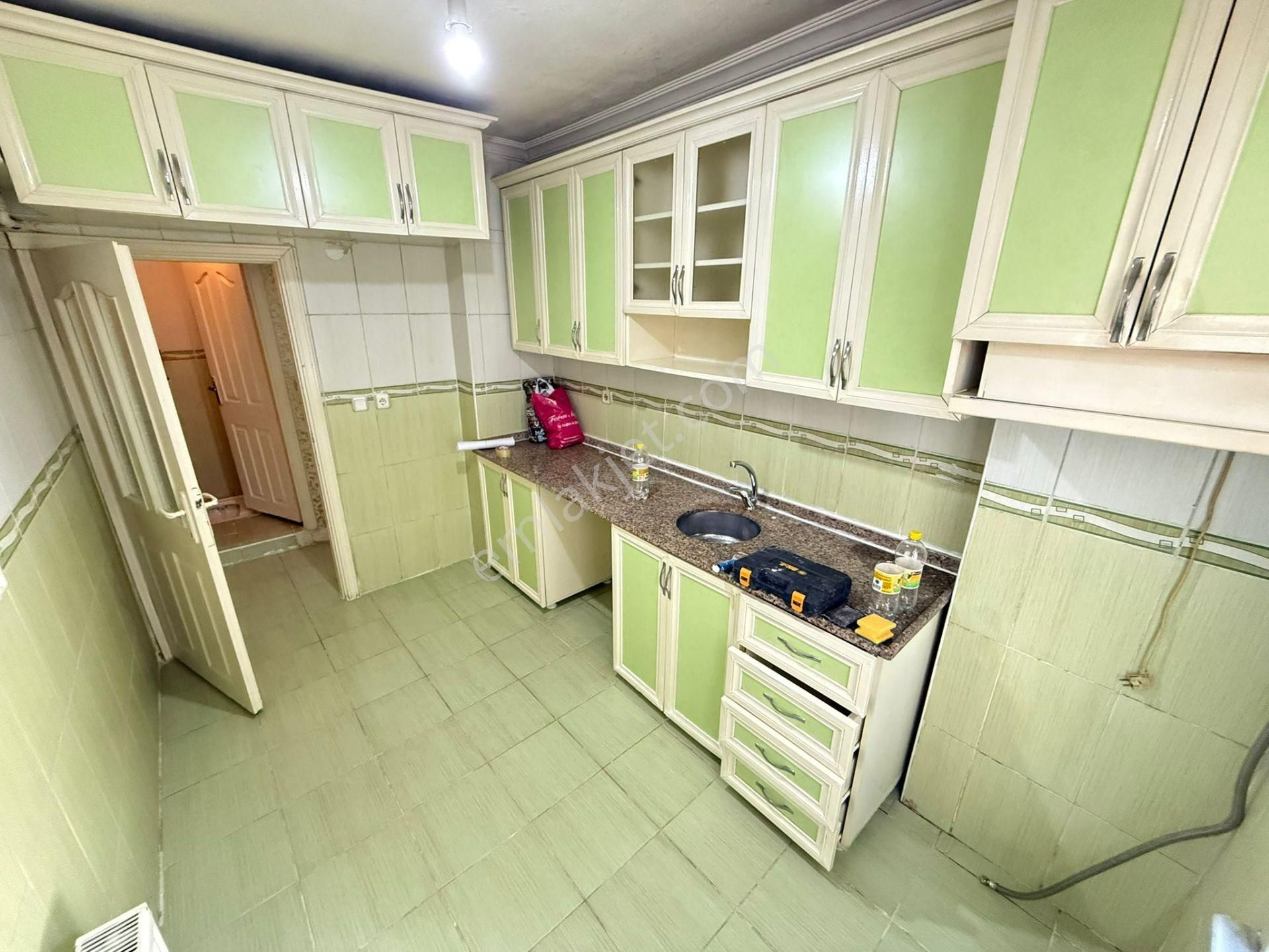 Tapar'dan S.çiftliği Mh. Kiralık 3.kat 2+1 95m2 15 Yıllık Daire
