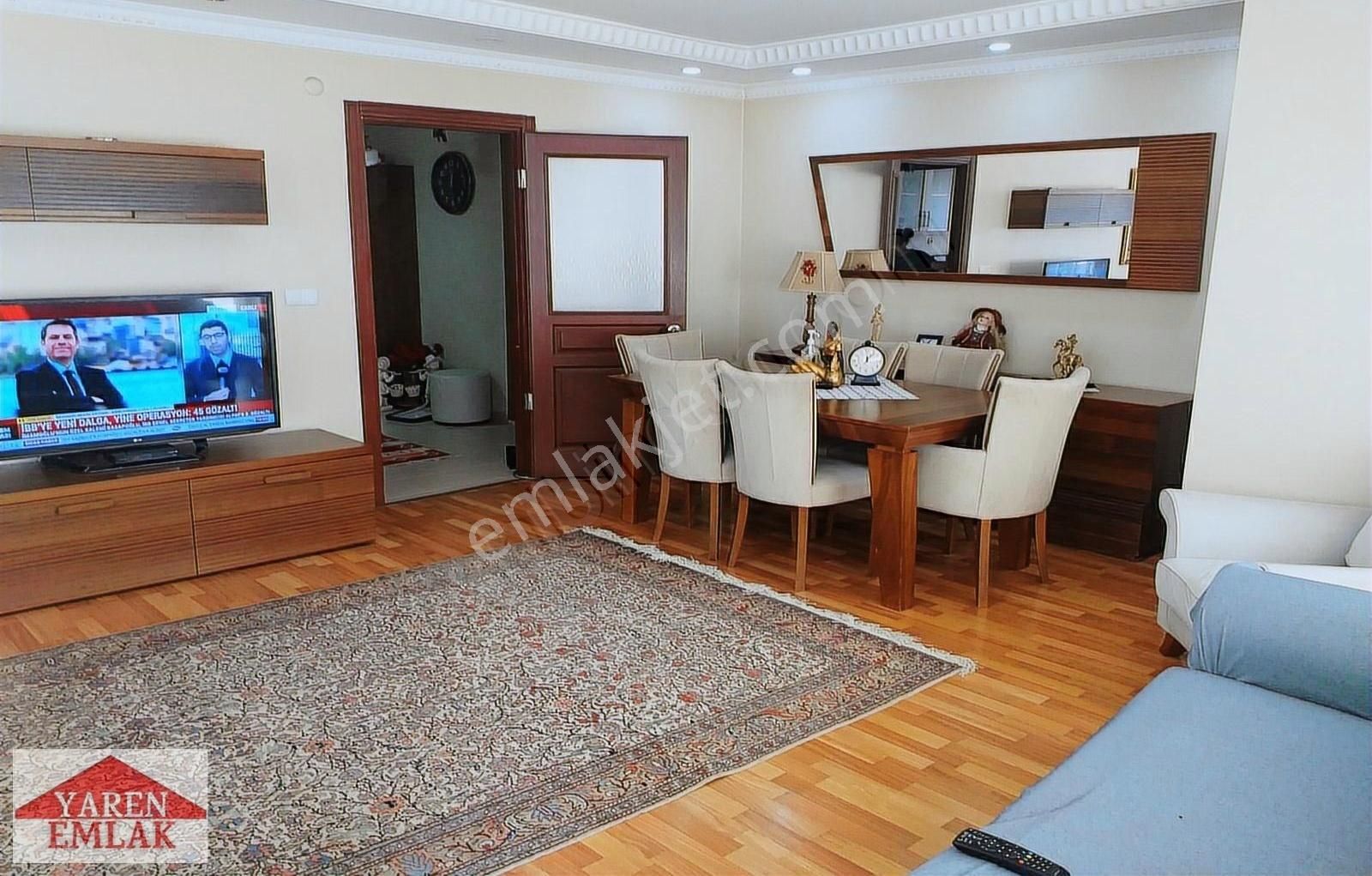 Yarenden İnkilapte Sitede 3+1 130m2 Ara Katta Balkonlu Daire