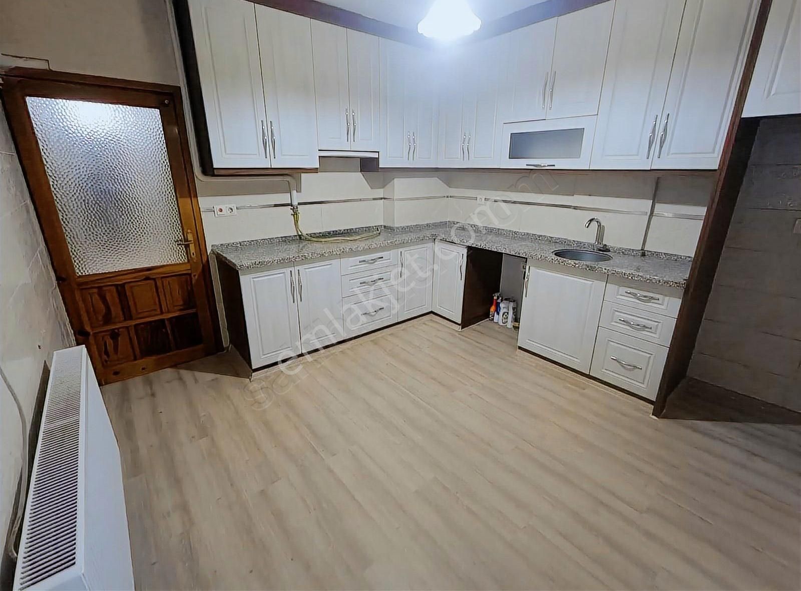 Menderes Caddesi Pekdemir Yanı 3+1 Kiralık Daire