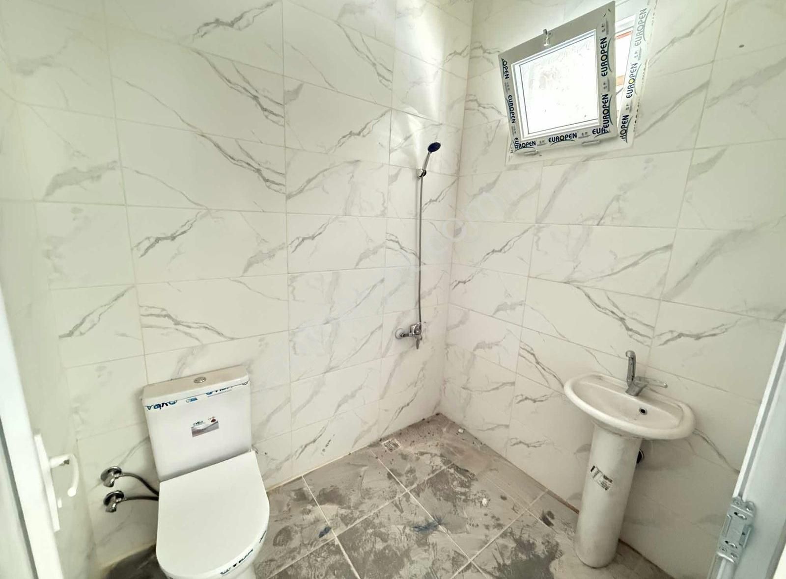 Salihli Sanayi'de Kiralık 288 M2 Dükkan