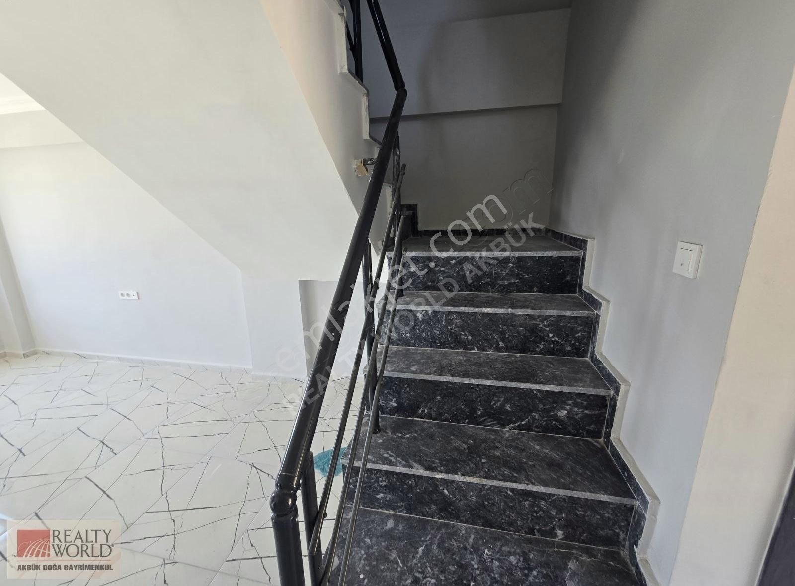 Didim Akbük'de Ful Deniz Manzaralı Bahçeli Acil Satılık Villa - Görsel 13