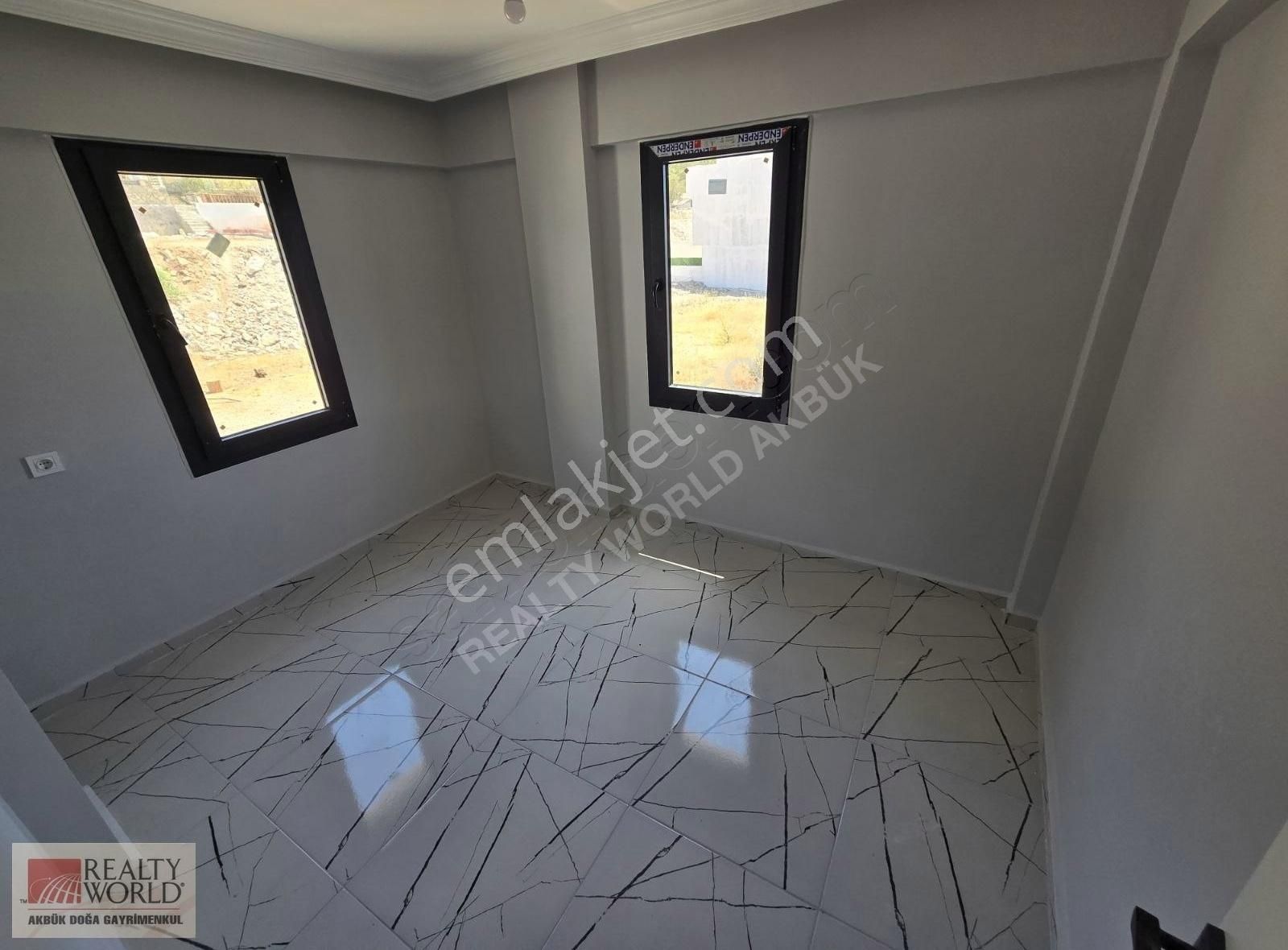 Didim Akbük'de Ful Deniz Manzaralı Bahçeli Acil Satılık Villa - Görsel 2