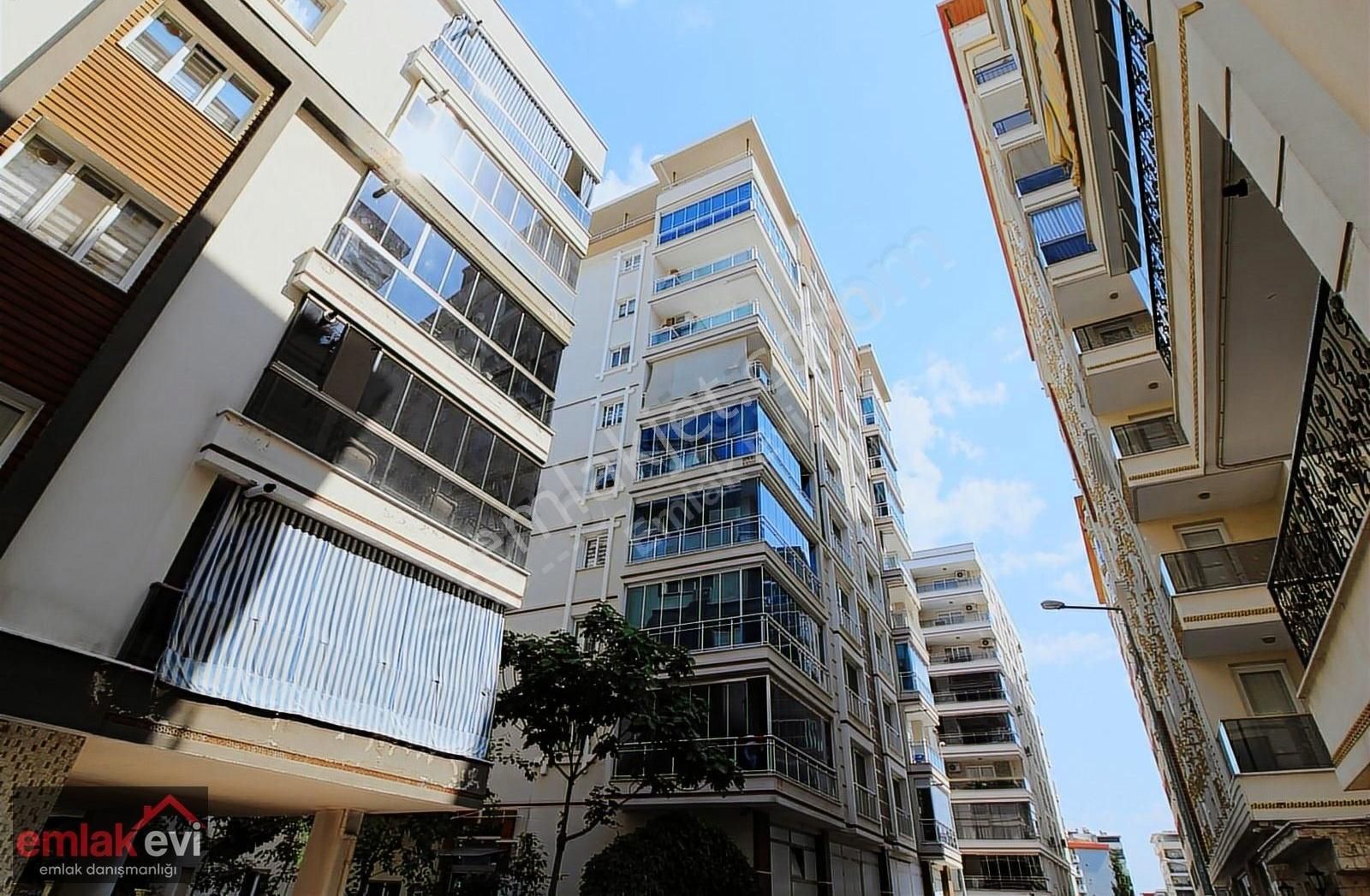 Emlak Evi'nden Cumhuriyet Mah. 185m²satılık Geniş 3+1 Daire