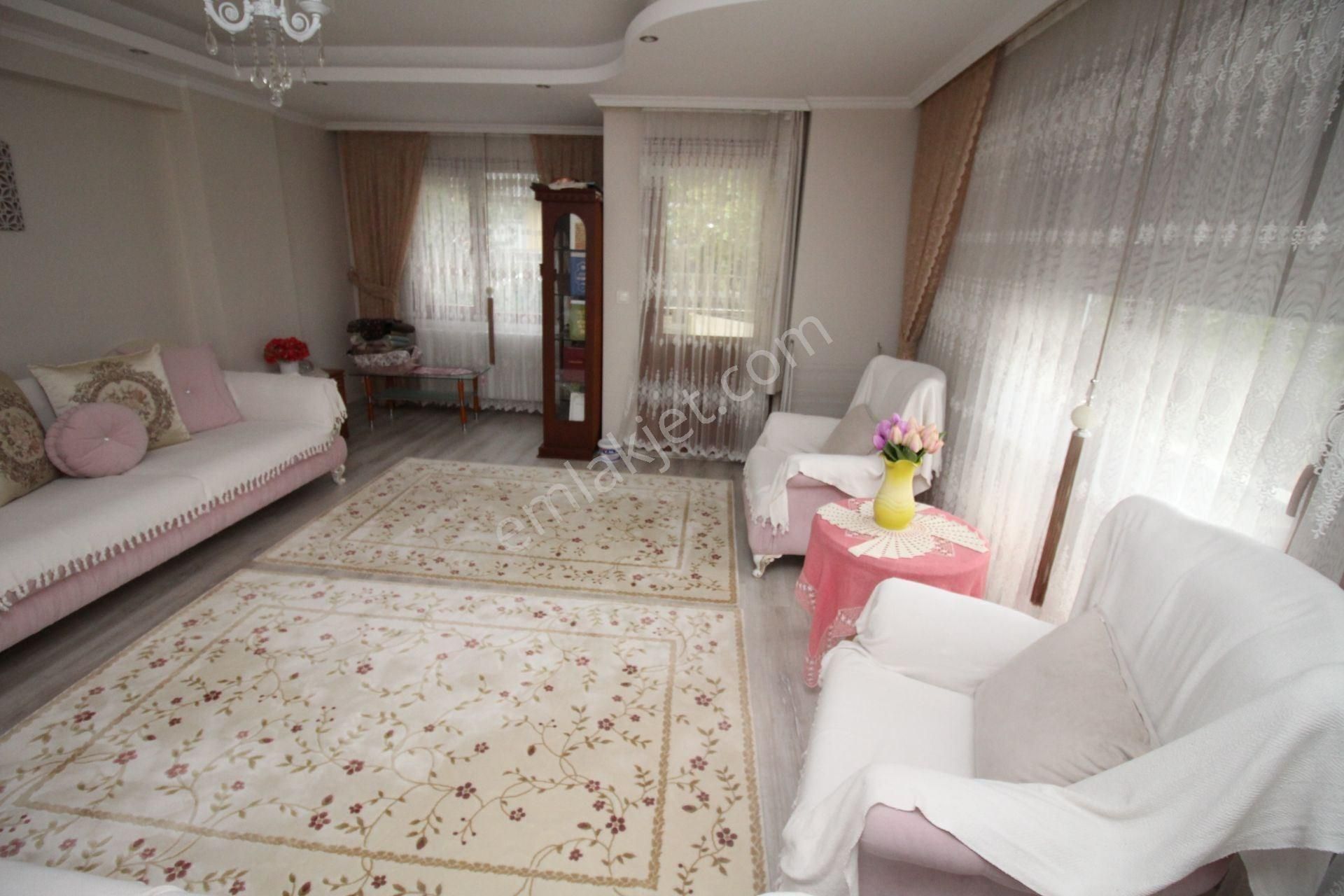 İkçü Yakını Genç Bina Asansörlü Arakat Otoparklı Satılık Daire