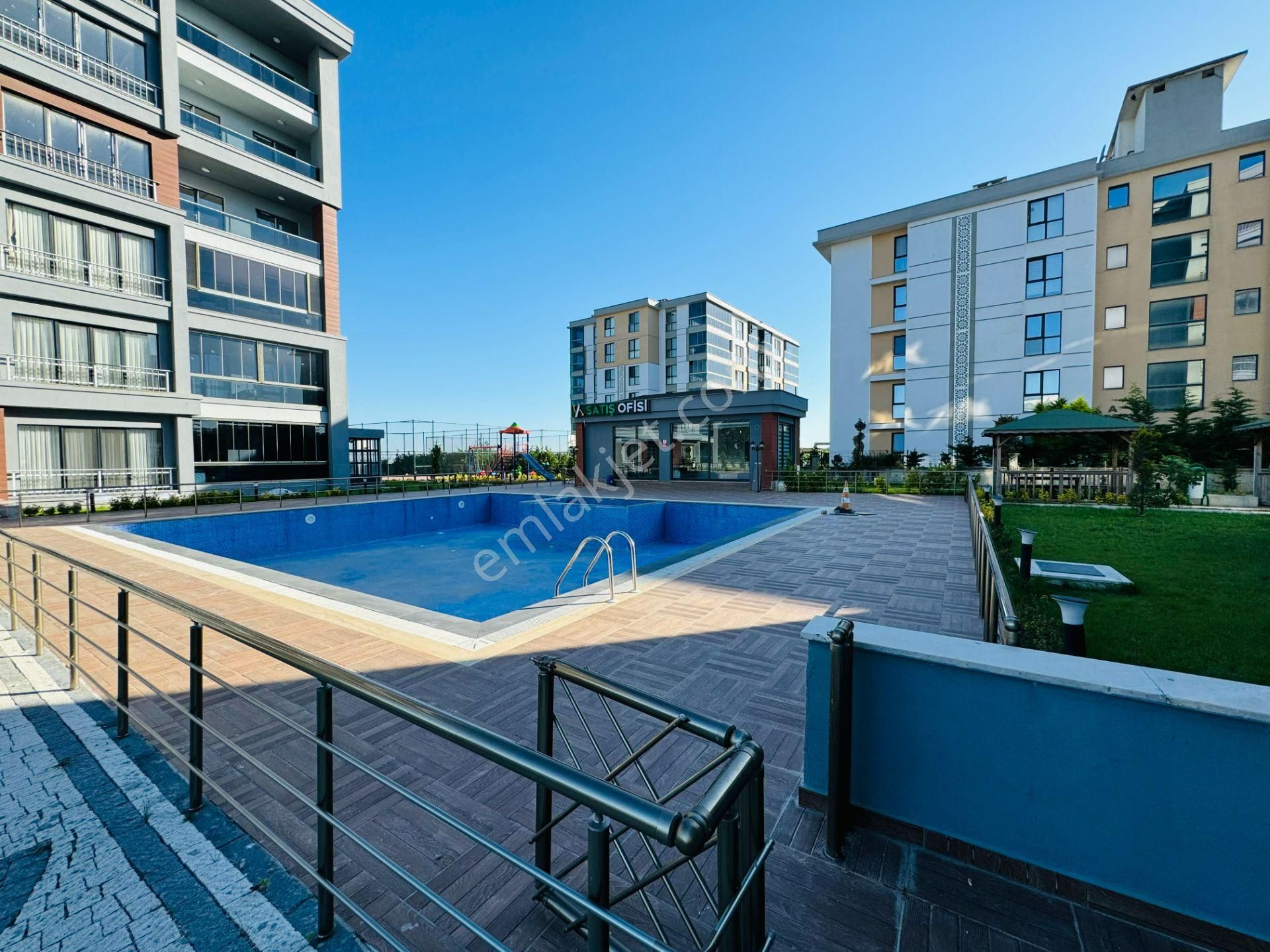 Güven'den Çerkezköyde,havuzlu,lüks Site İçinde Arakat 3+1 Daire