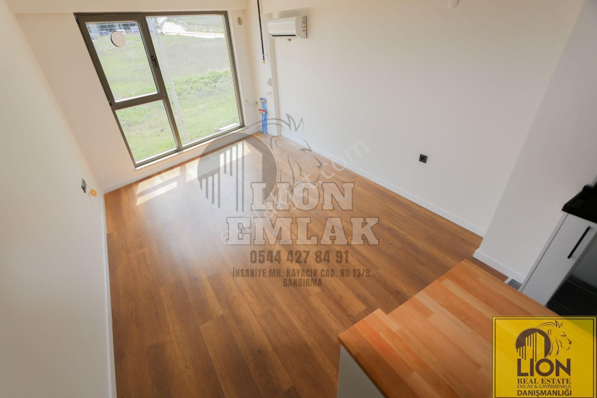 Bandırma Yeni Mahalle'de Modern Tasarımlı Köşe Konumlu Sıfır, 2+1 Daire