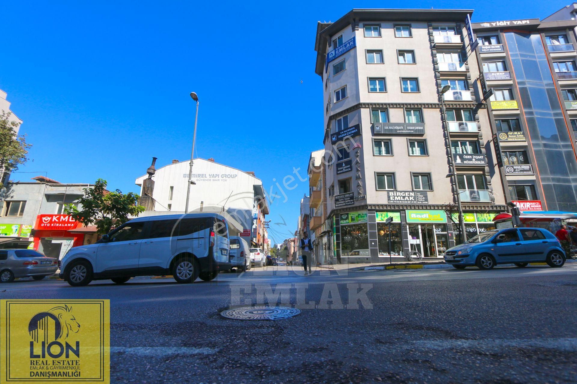 Bandırma 17 Eylül'de Atatürk Caddesi Yakını Asansörlü Eşyalı Kiralık 2+0 Daire
